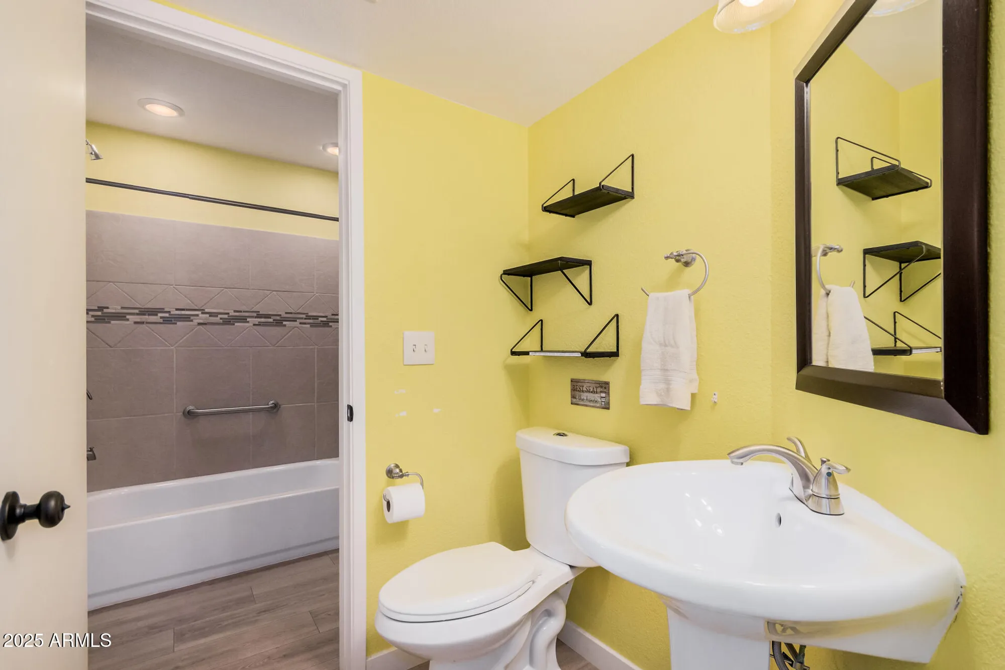 Property Slideshow image 11 of 20 | 12333 s shoshoni dr, Phoenix, AZ, 85044