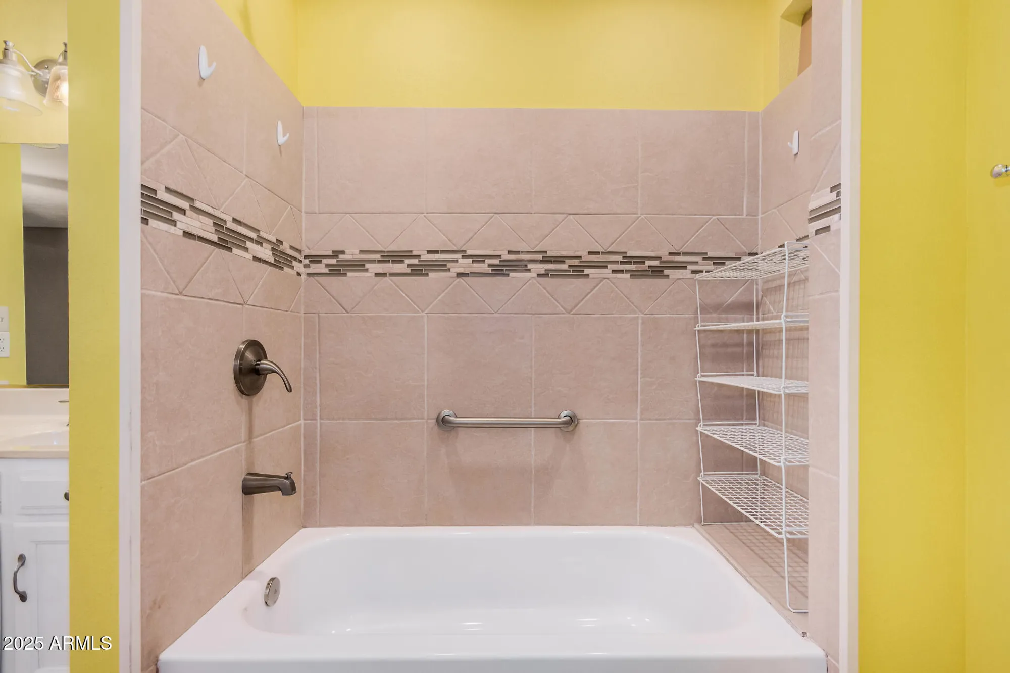 Property Slideshow image 13 of 20 | 12333 s shoshoni dr, Phoenix, AZ, 85044