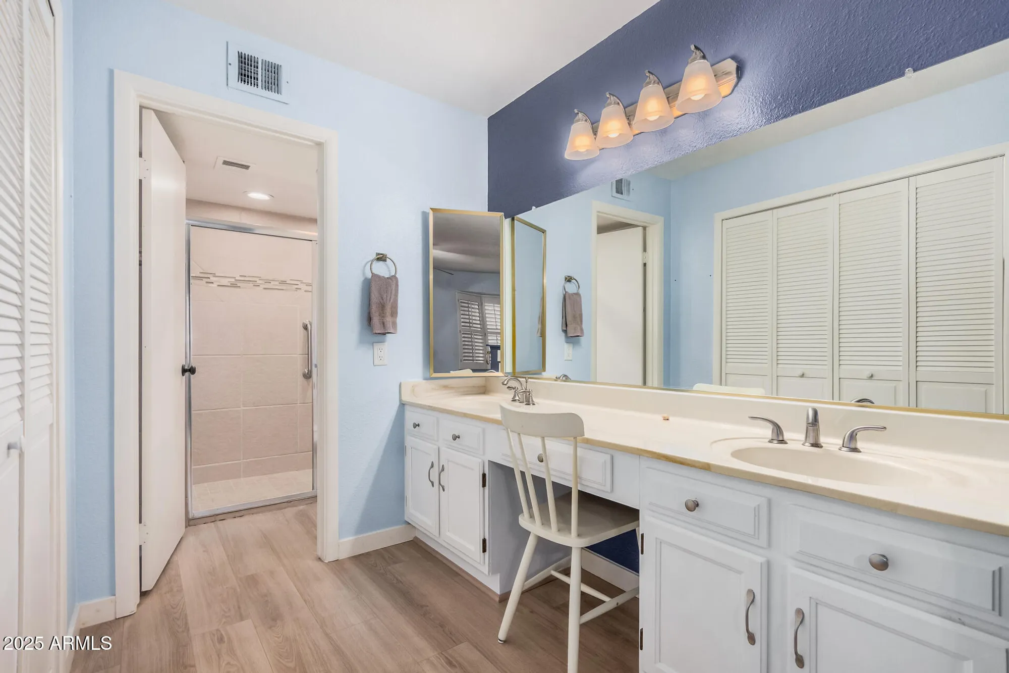 Property Slideshow image 17 of 20 | 12333 s shoshoni dr, Phoenix, AZ, 85044