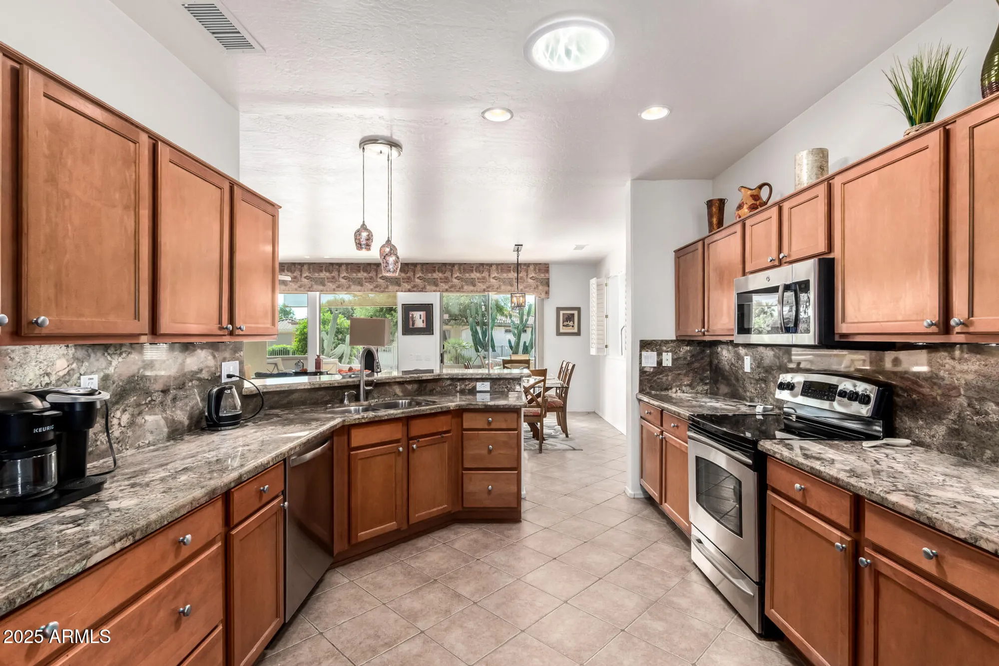 Property Slideshow image 12 of 32 | 16651 w stonecreek ct, Surprise, AZ, 85387