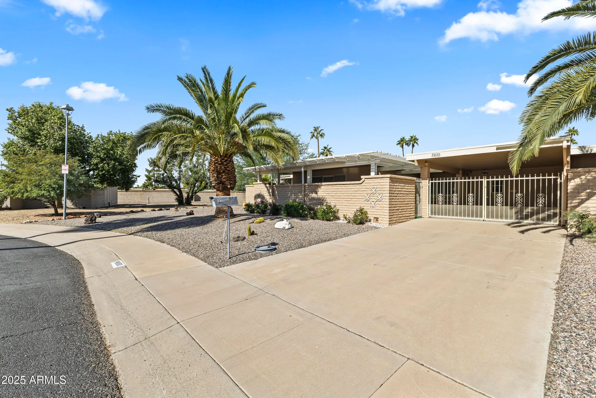 Property Slideshow image 8 of 33 | 9830 w teakwood dr, Sun City, AZ, 85351