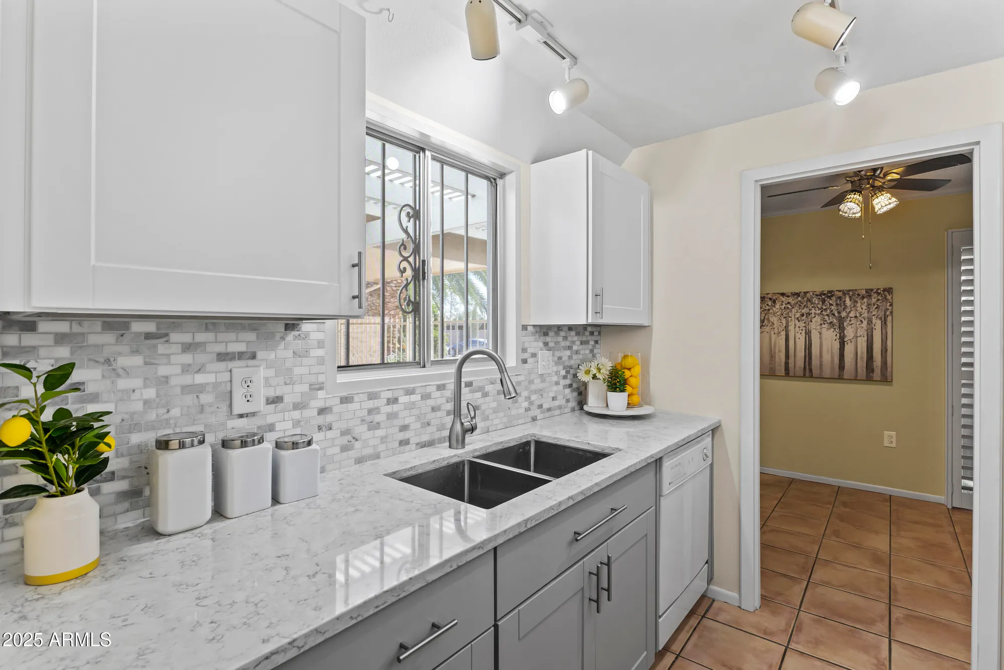 Property Slideshow image 14 of 33 | 9830 w teakwood dr, Sun City, AZ, 85351