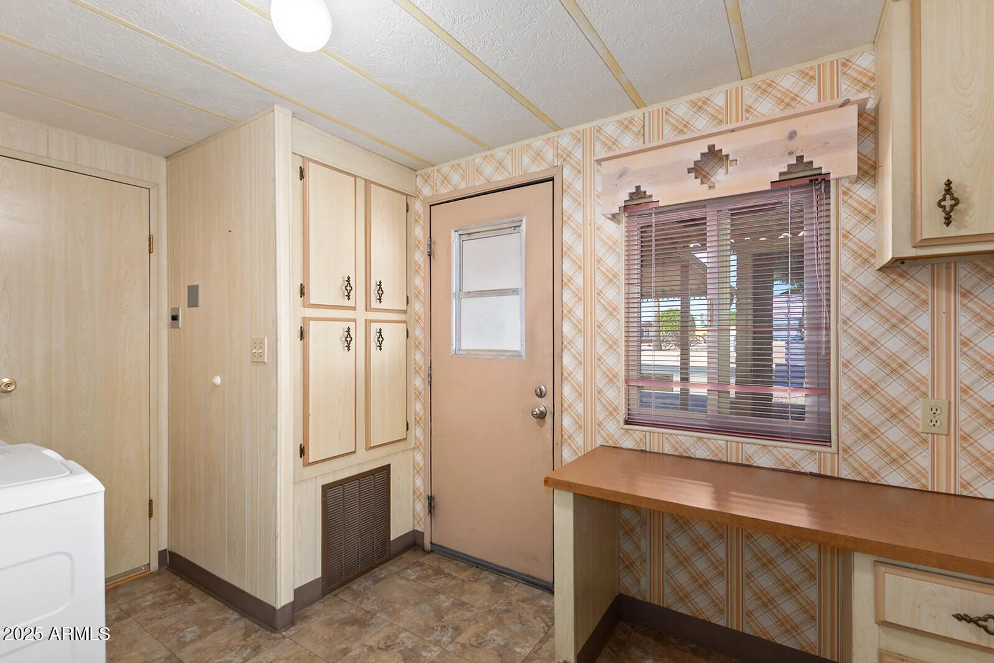 Property Slideshow image 15 of 24 | 7727 e calypso ave, Mesa, AZ, 85208