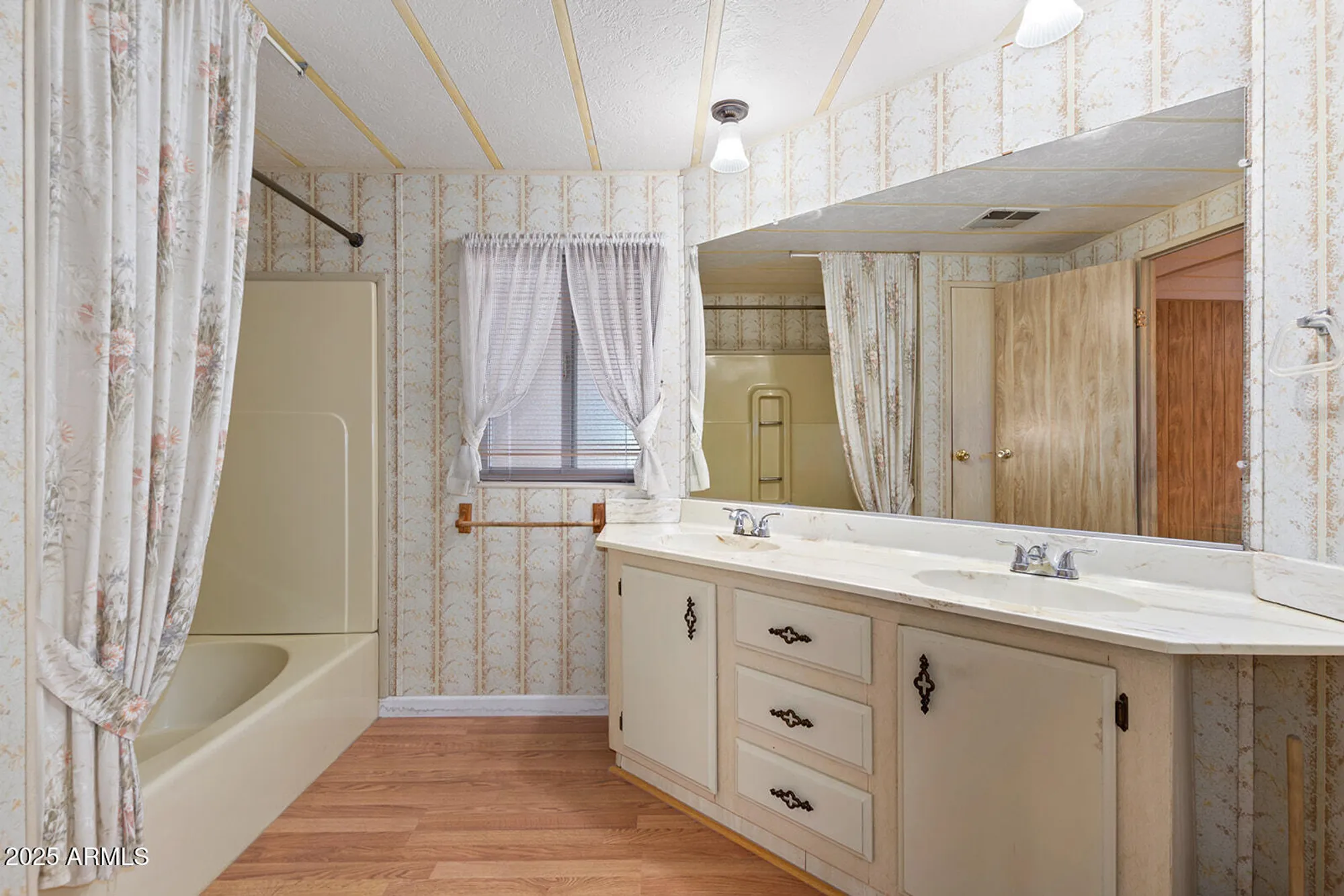 Property Slideshow image 12 of 24 | 7727 e calypso ave, Mesa, AZ, 85208