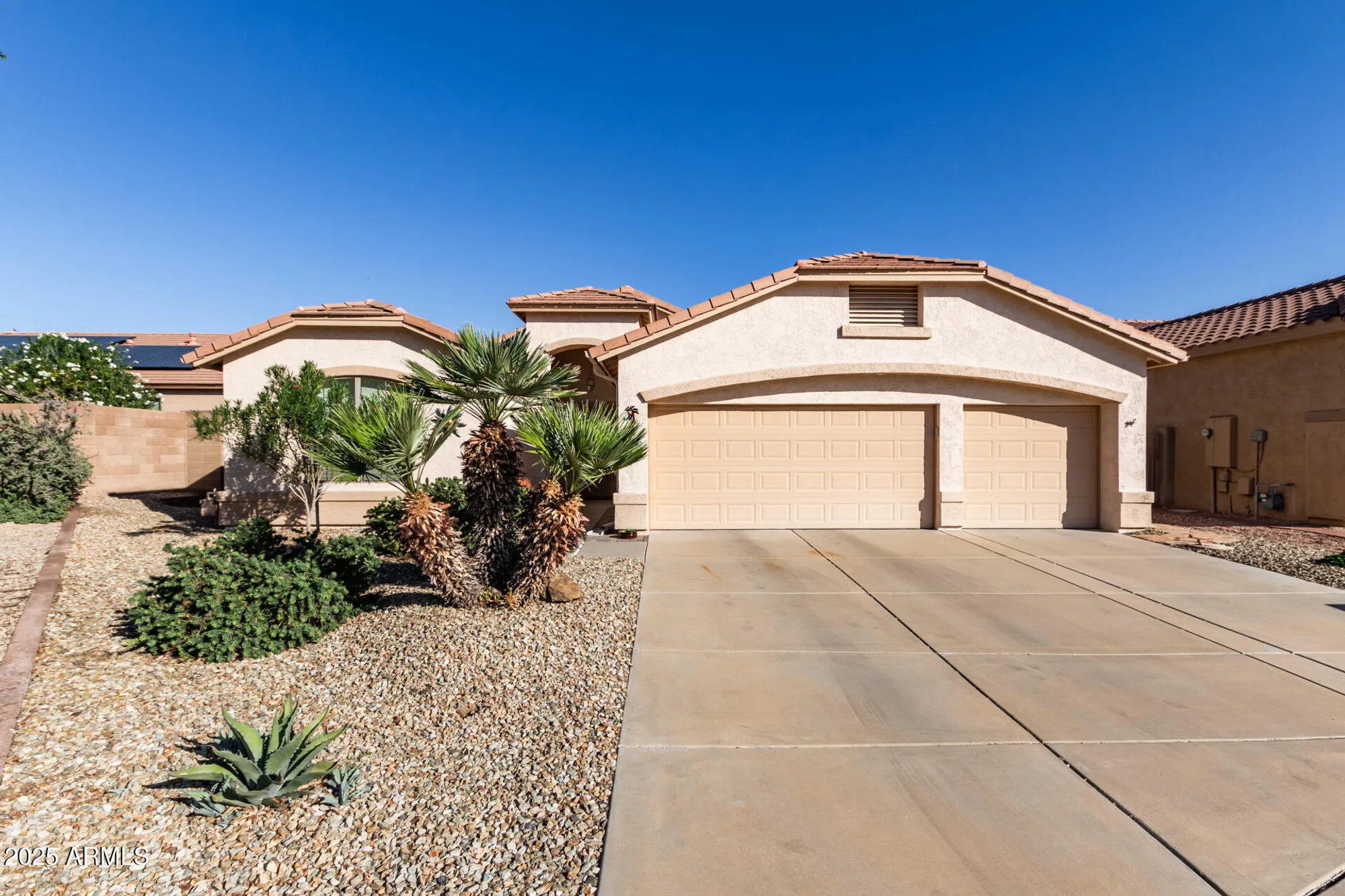 Property Slideshow image 1 of 39 | 18359 n linkletter ln, Surprise, AZ, 85374