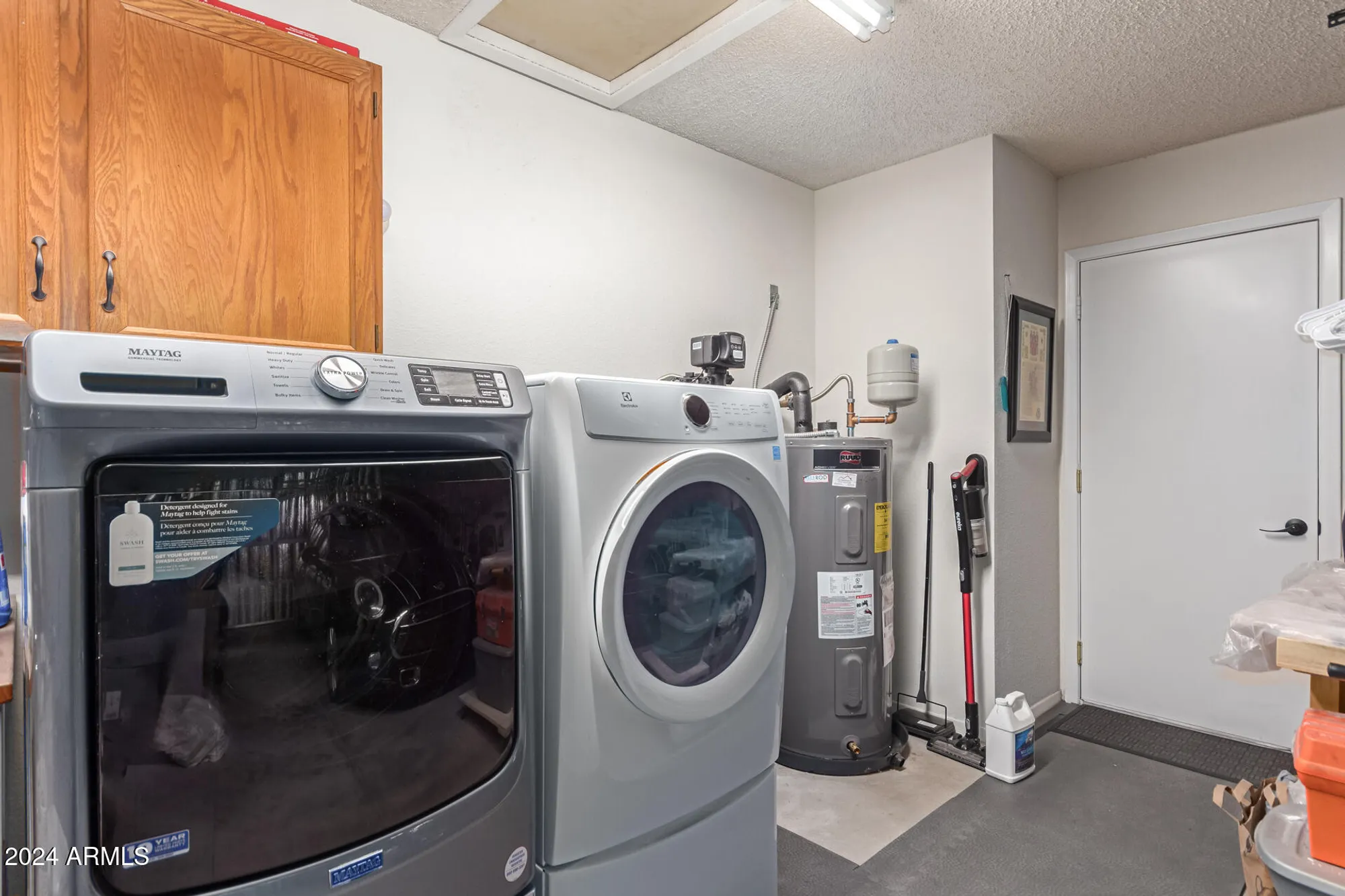 Property Slideshow image 27 of 86 | 12326 s shoshoni dr, Phoenix, AZ, 85044