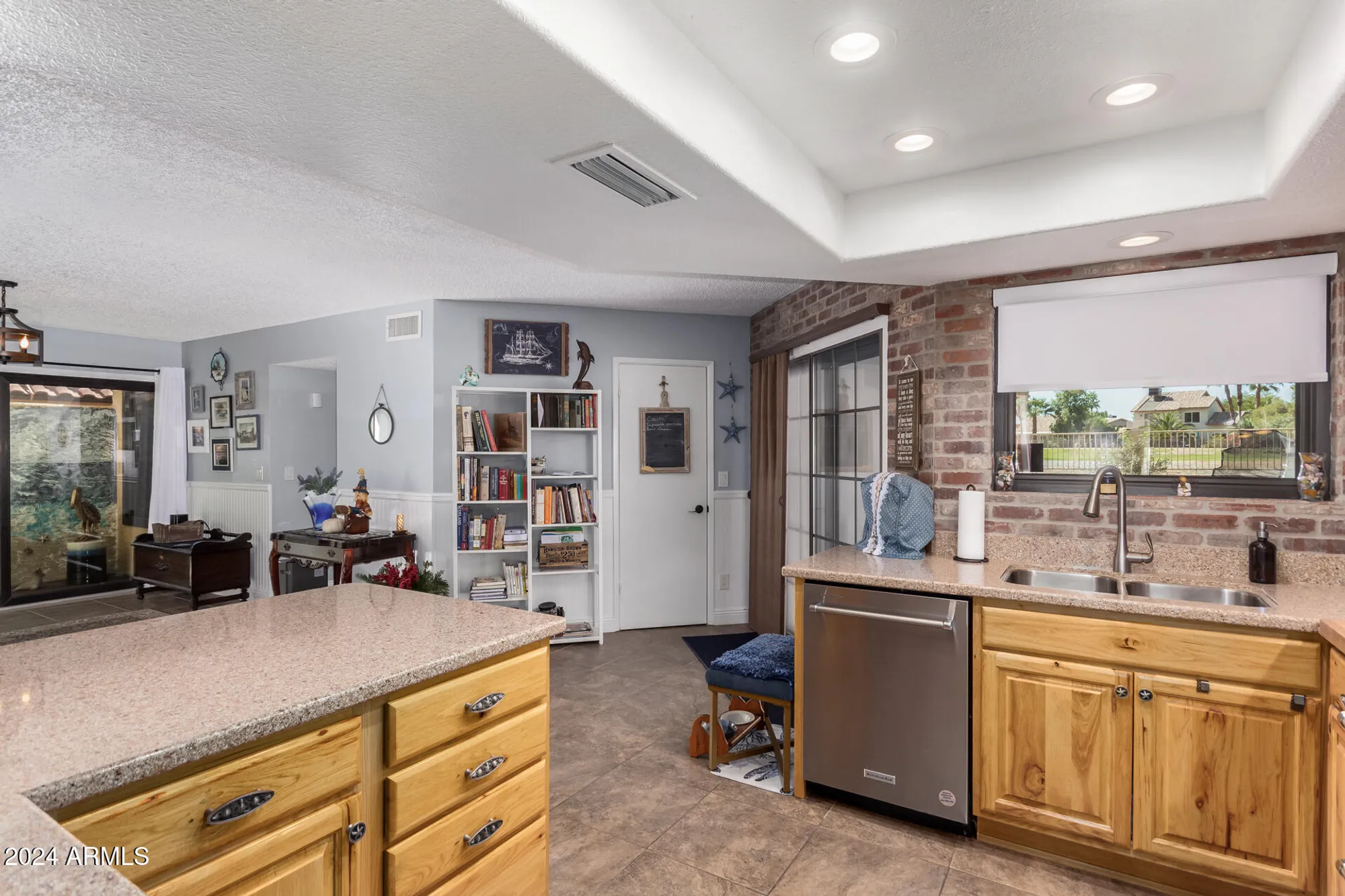 Property Slideshow image 10 of 86 | 12326 s shoshoni dr, Phoenix, AZ, 85044