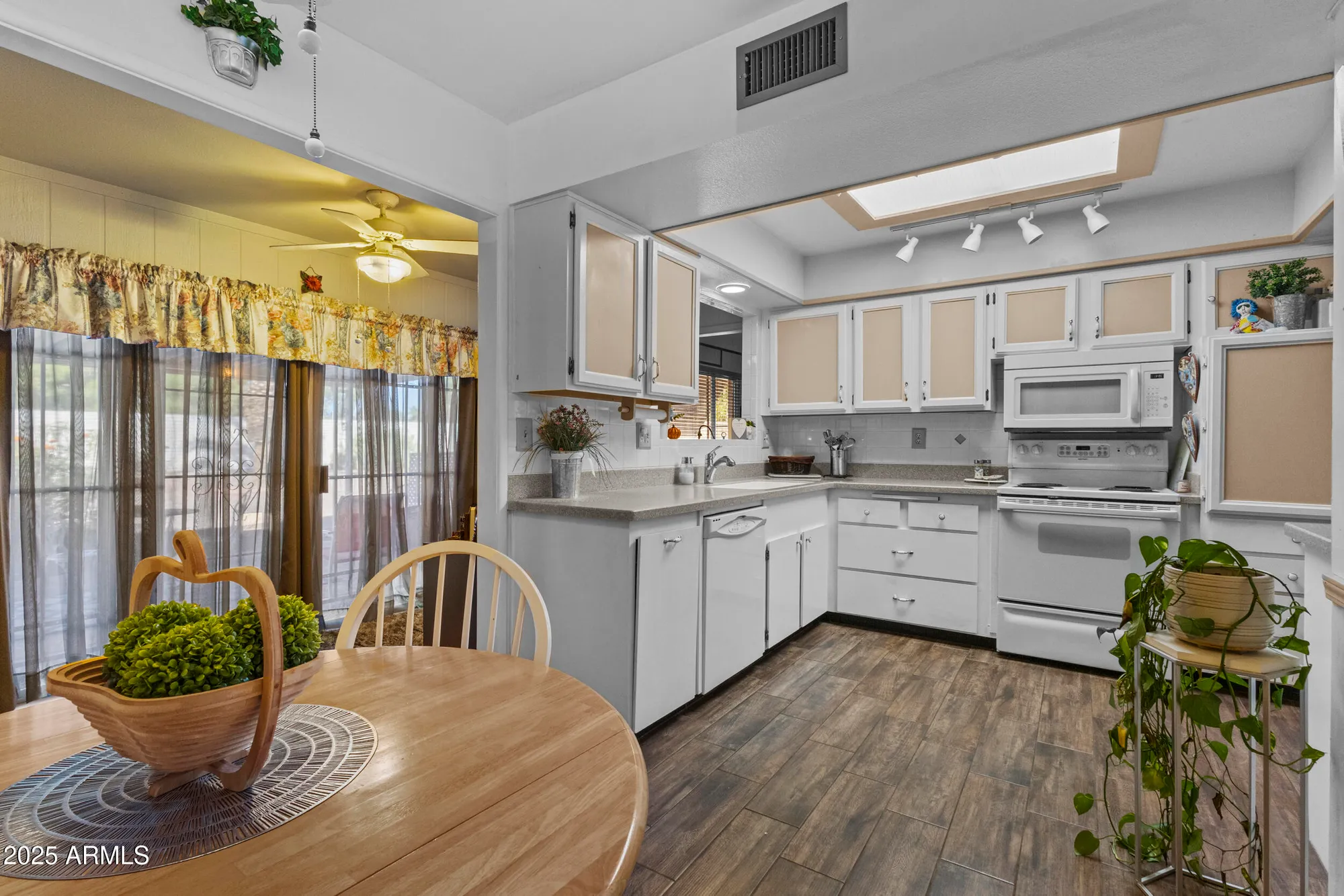 Property Slideshow image 7 of 28 | 10918 w manzanita dr, Sun City, AZ, 85373