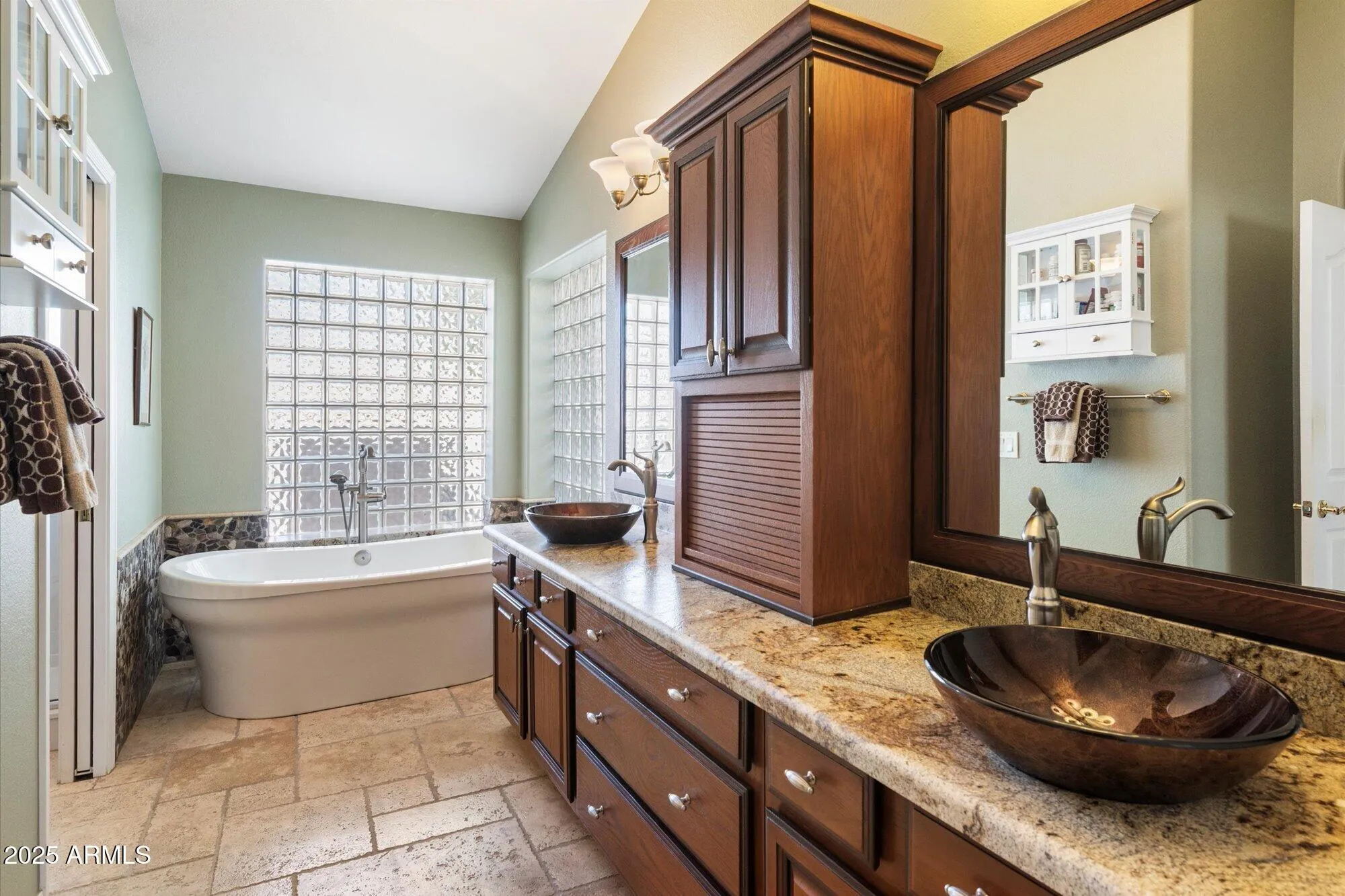 Property Slideshow image 5 of 31 | 8960 w kerry ln, Peoria, AZ, 85382