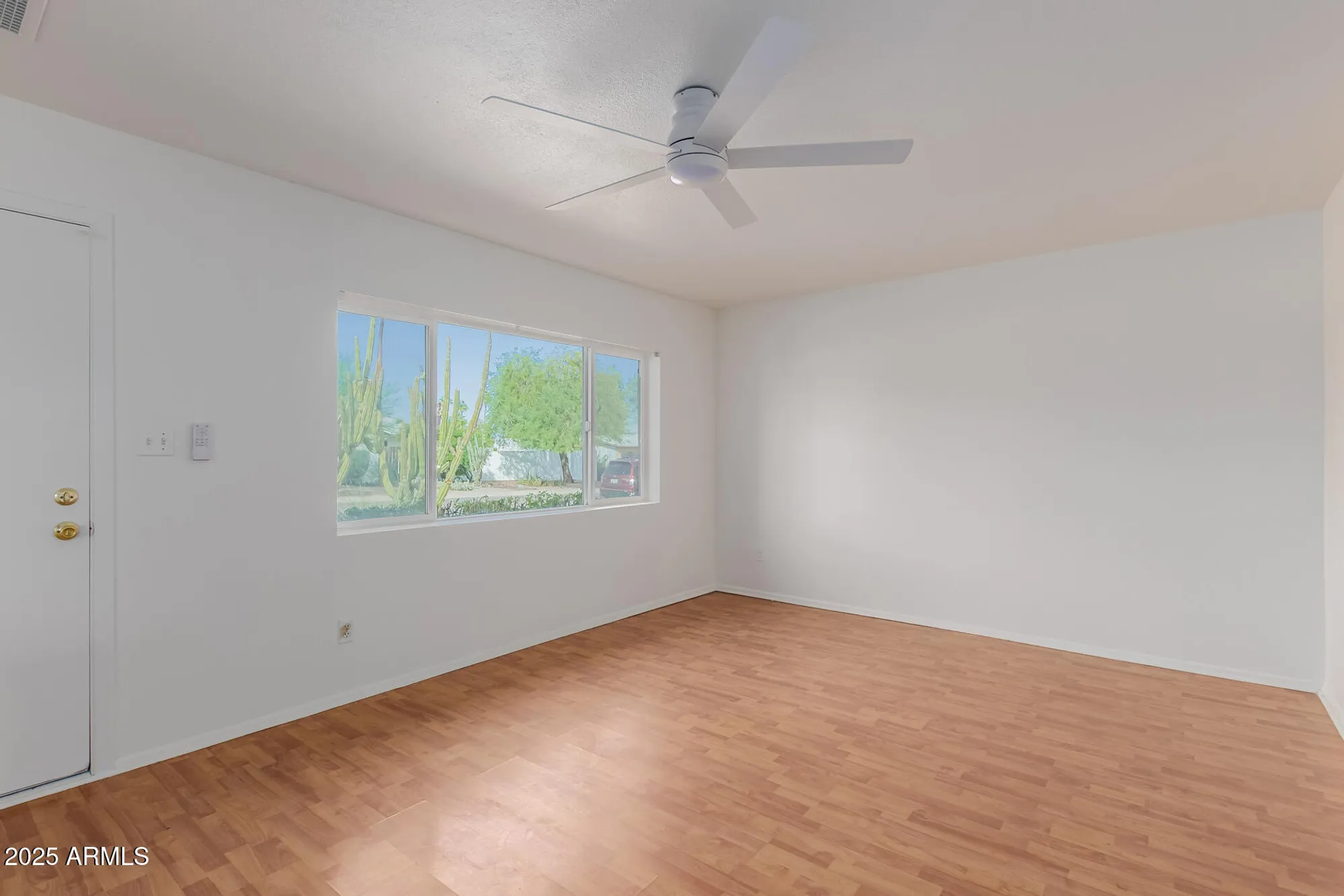 Property Slideshow image 4 of 21 | 2145 e betty elyse ln, Phoenix, AZ, 85022