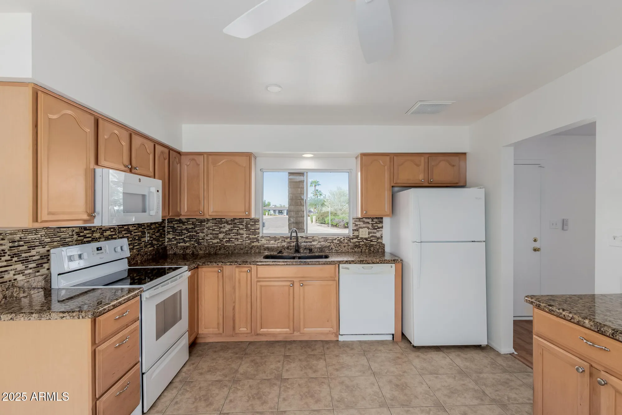 Property Slideshow image 8 of 21 | 2145 e betty elyse ln, Phoenix, AZ, 85022