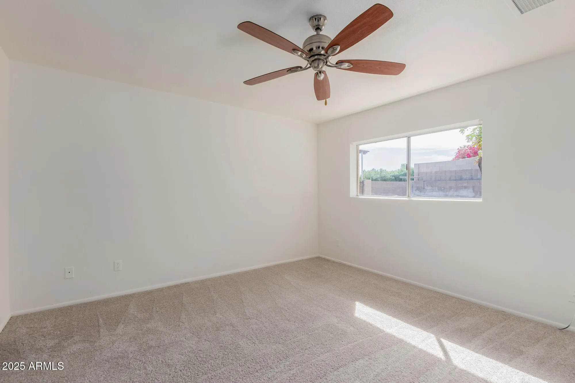 Property Slideshow image 10 of 21 | 2145 e betty elyse ln, Phoenix, AZ, 85022