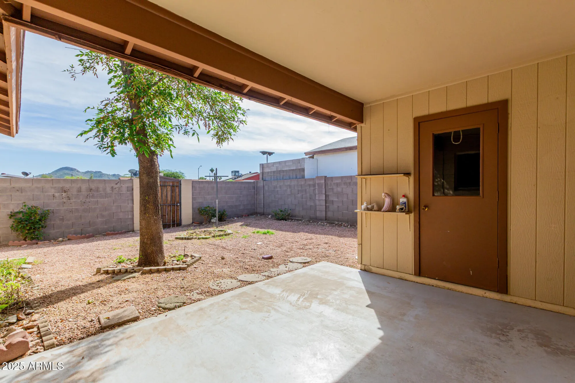Property Slideshow image 18 of 21 | 2145 e betty elyse ln, Phoenix, AZ, 85022