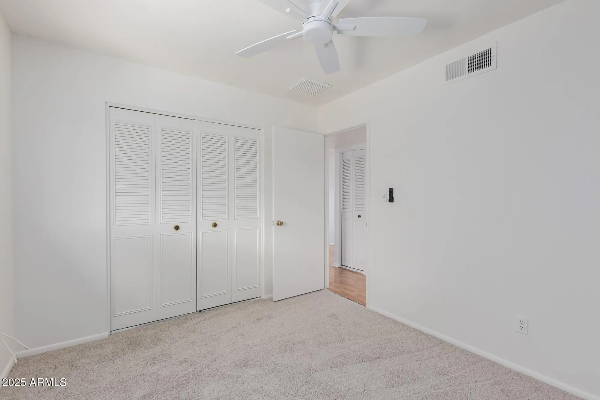 Property Slideshow image 16 of 21 | 2145 e betty elyse ln, Phoenix, AZ, 85022