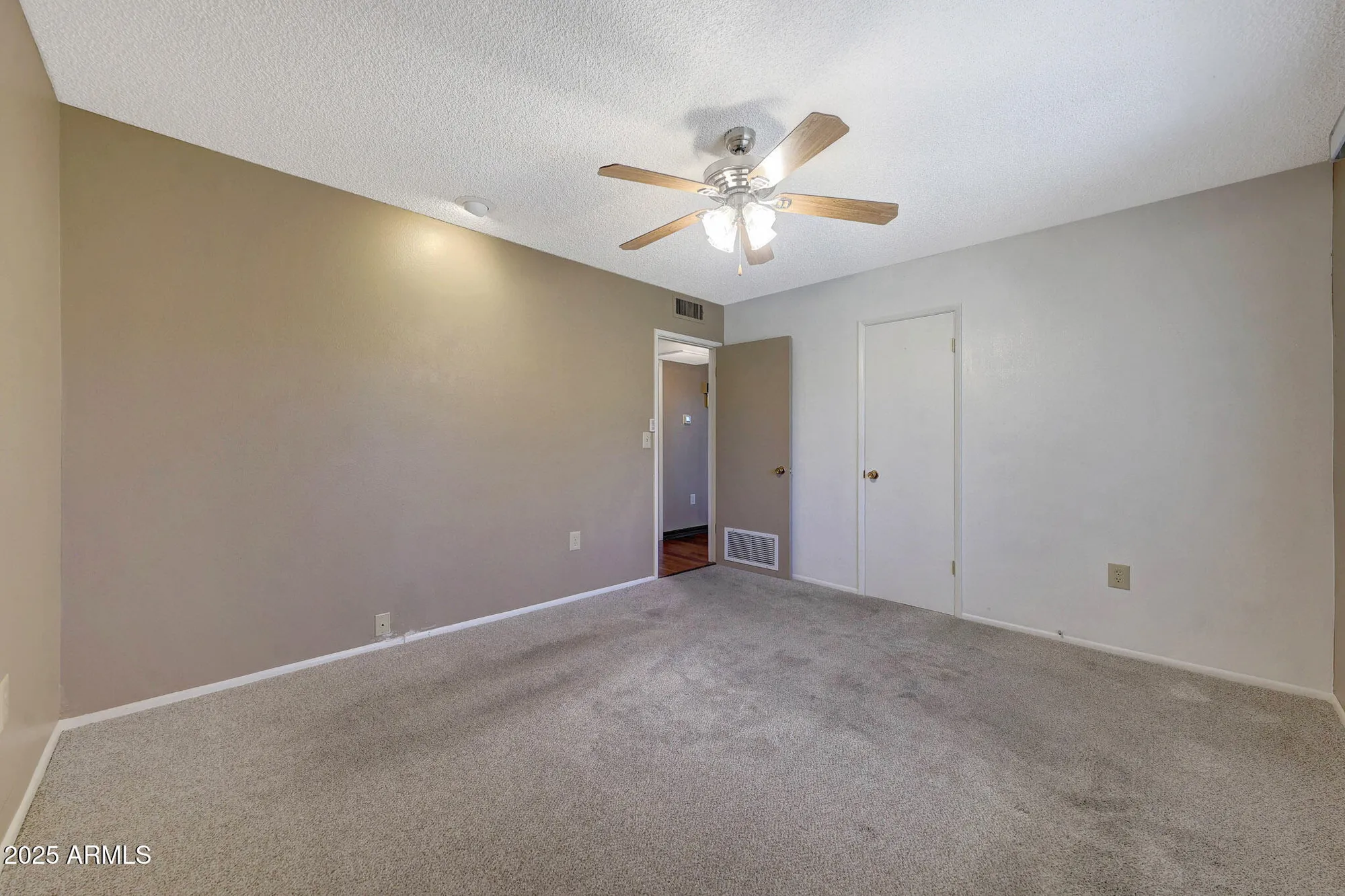 Property Slideshow image 18 of 37 | 10853 w santa fe dr, Sun City, AZ, 85351