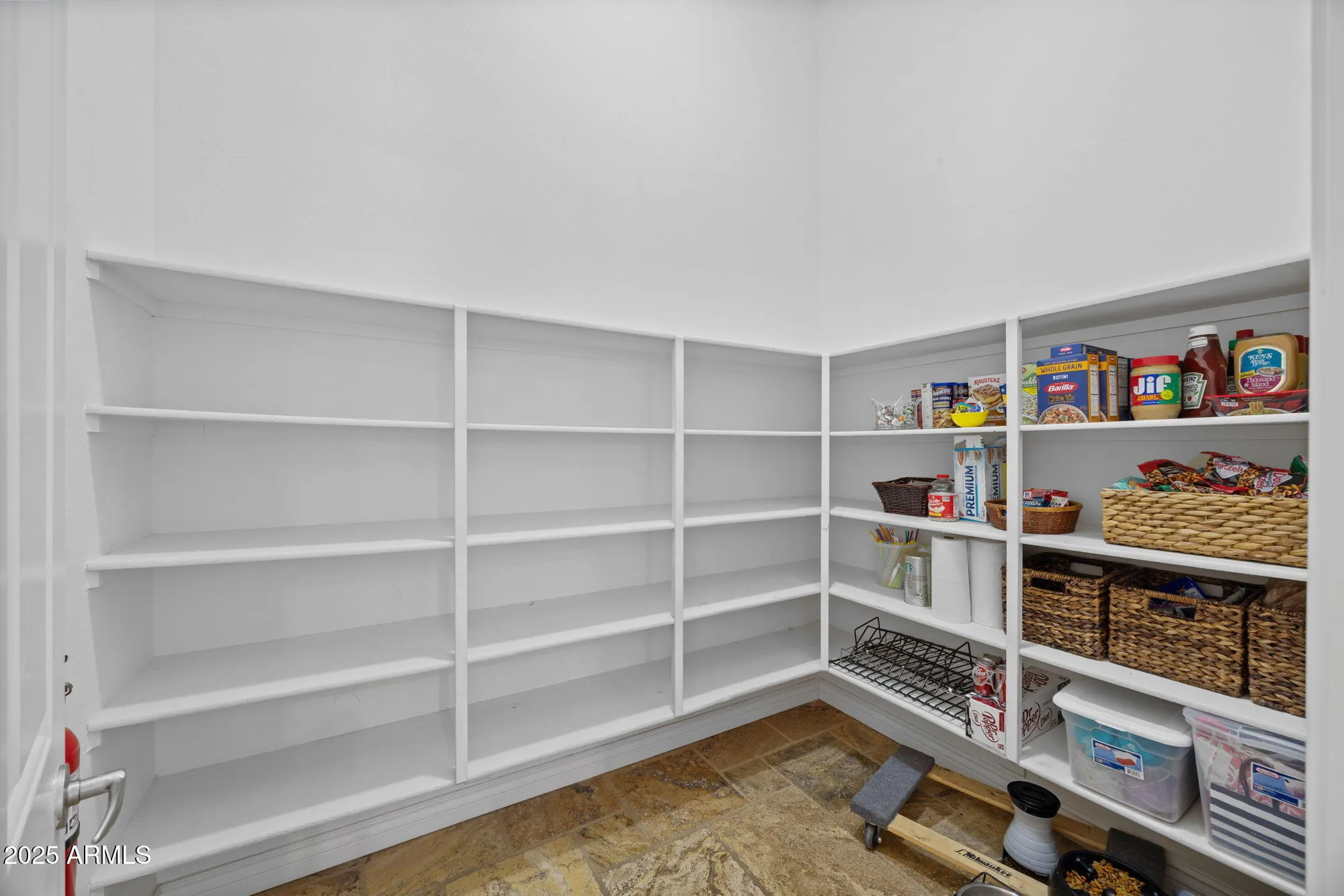 Property Slideshow image 13 of 95 | 2424 w shinnecock ct, Anthem, AZ, 85086