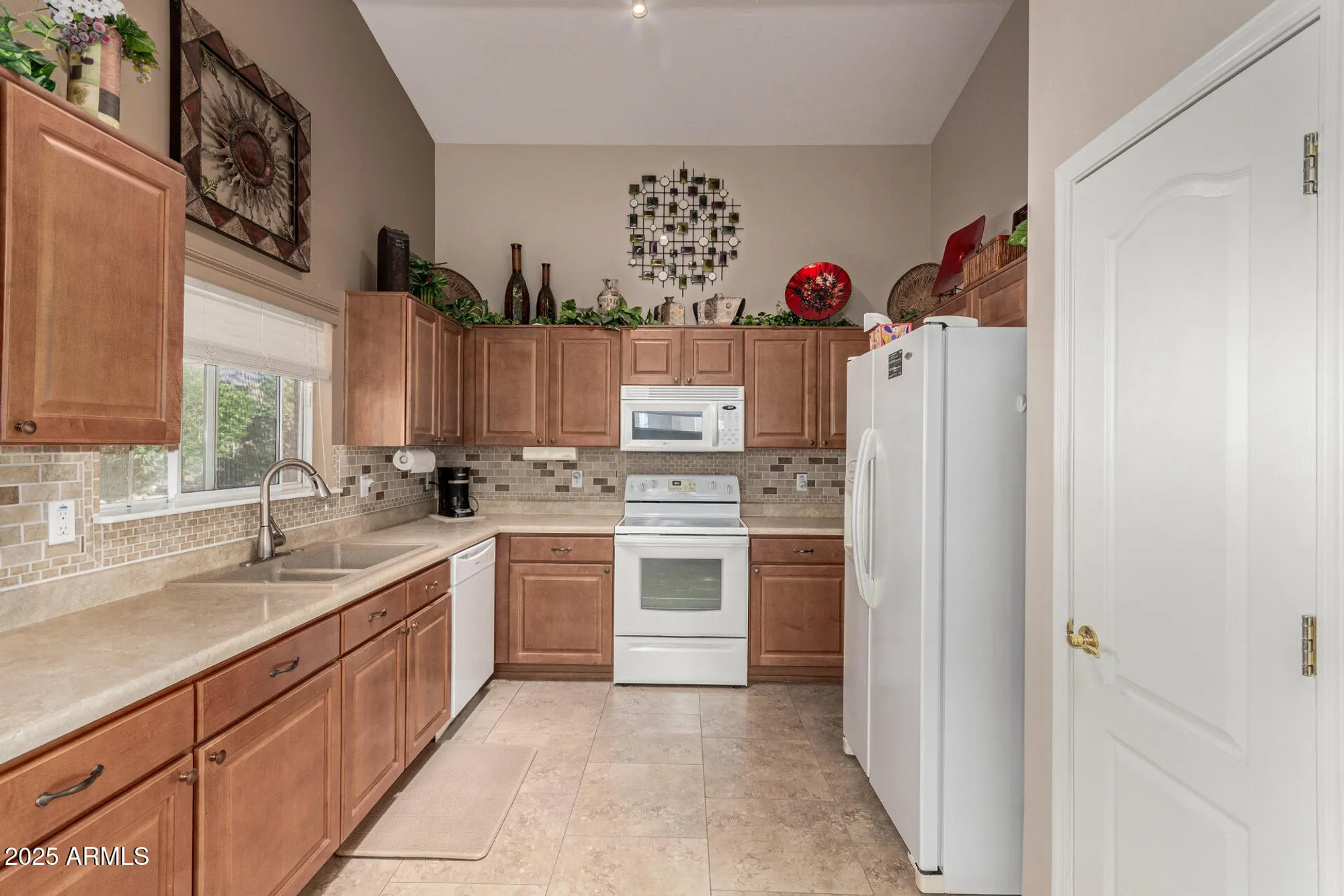 Property Slideshow image 17 of 34 | 23166 w shadow dr, Buckeye, AZ, 85326