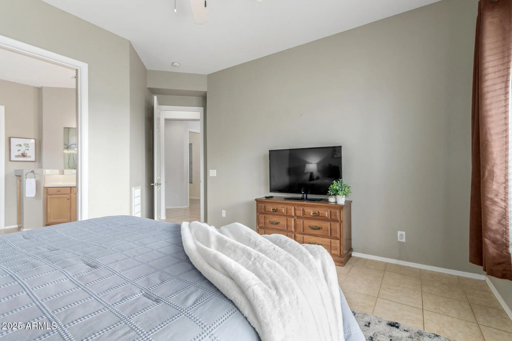 Property Slideshow image 16 of 60 | 4553 e narrowleaf dr, Gilbert, AZ, 85298