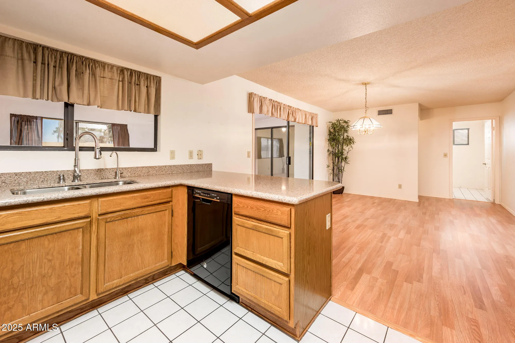 Property Slideshow image 12 of 49 | 538 s 76th pl, Mesa, AZ, 85208