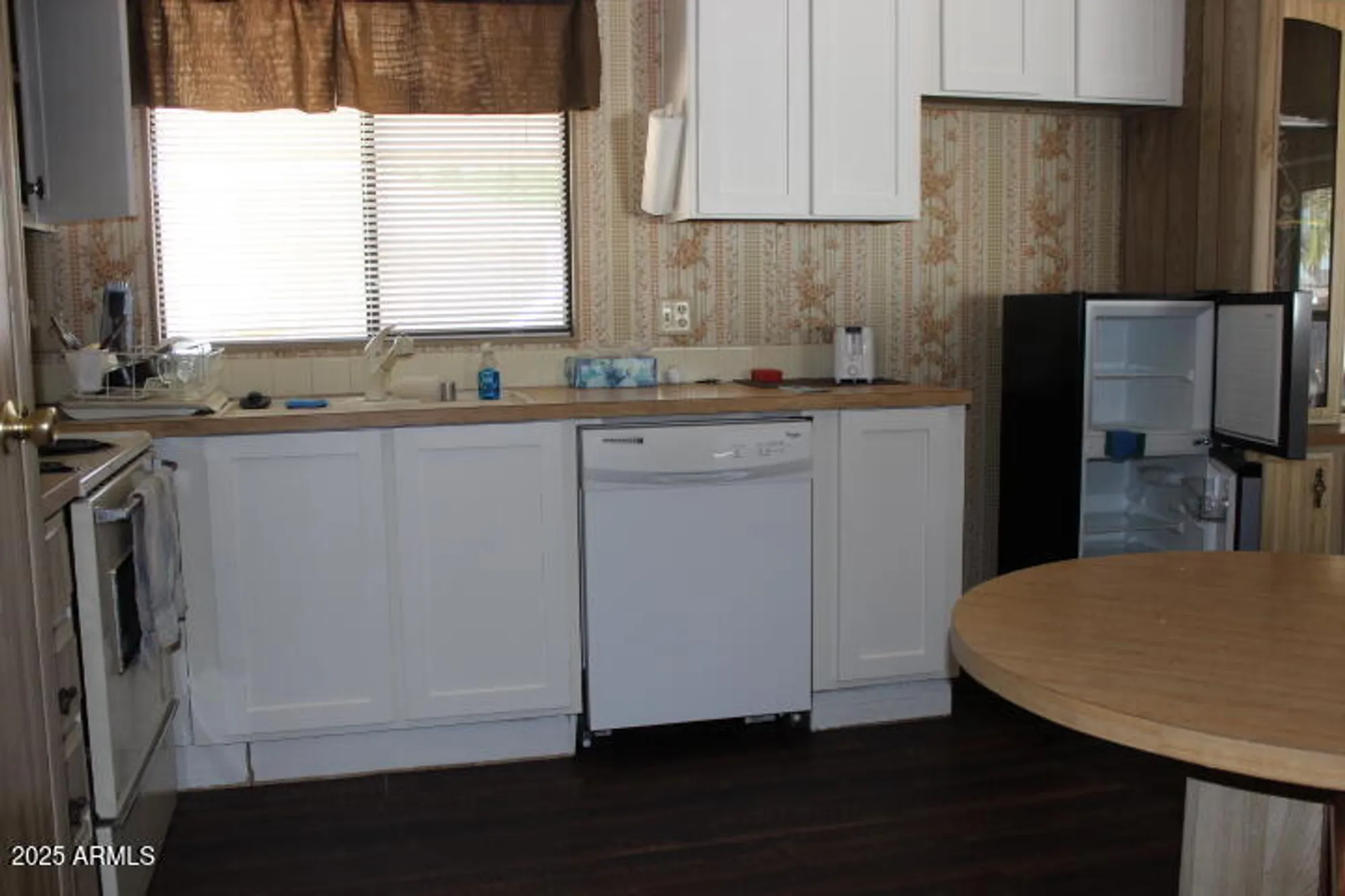 Property Slideshow image 7 of 27 | 457 s 80th pl, Mesa, AZ, 85208