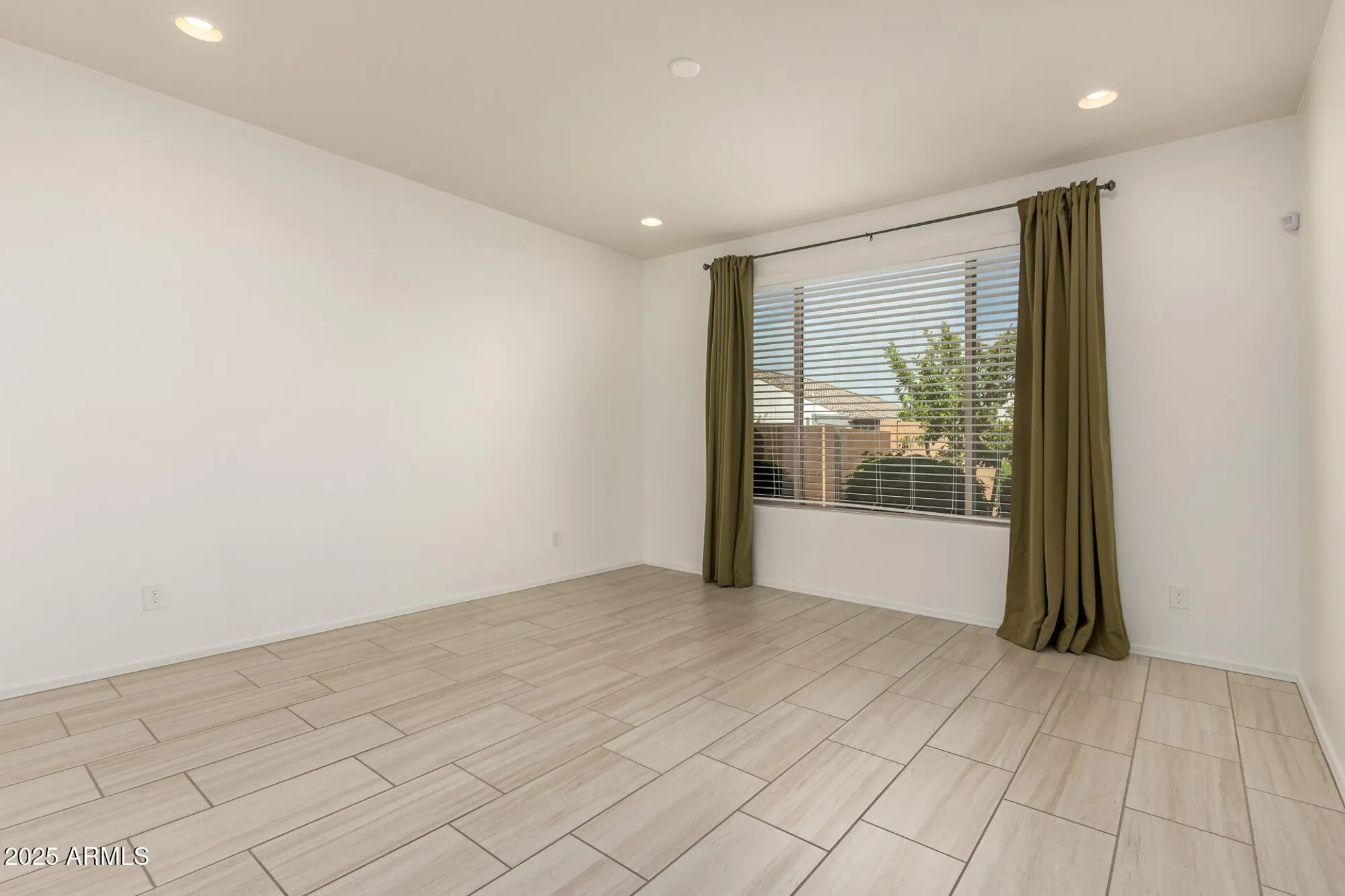 Property Slideshow image 13 of 28 | 26816 w melinda ln, Buckeye, AZ, 85396