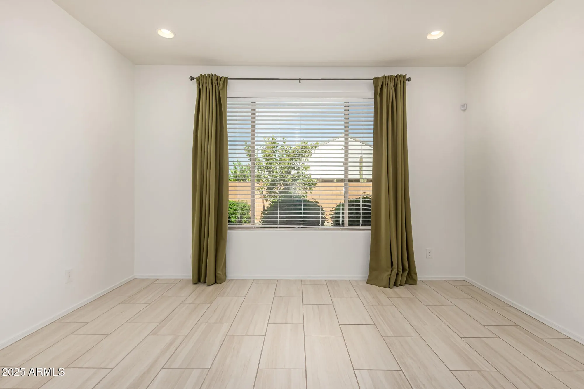 Property Slideshow image 14 of 28 | 26816 w melinda ln, Buckeye, AZ, 85396