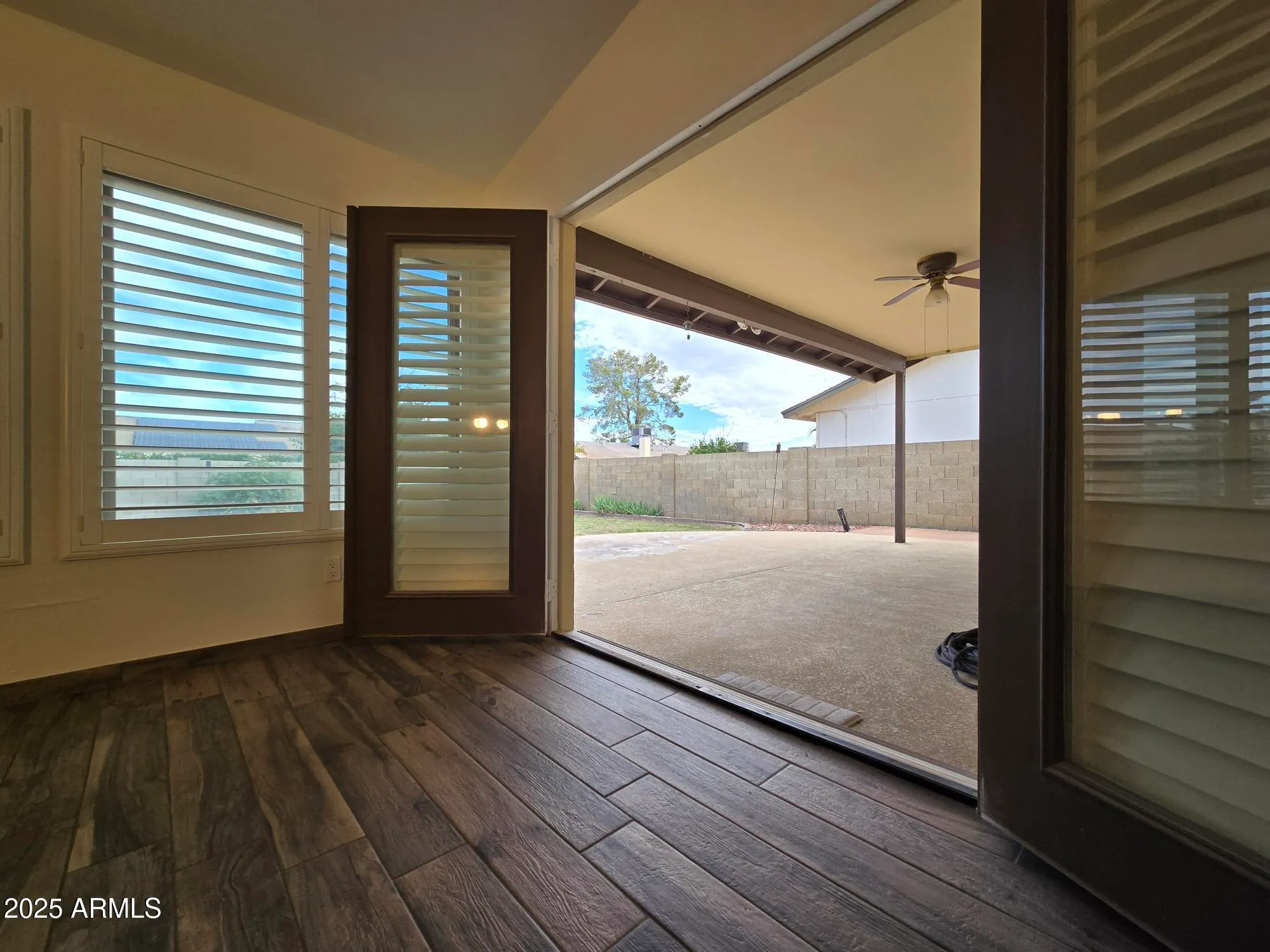 Property Slideshow image 13 of 37 | 11401 s shoshoni dr, Phoenix, AZ, 85044