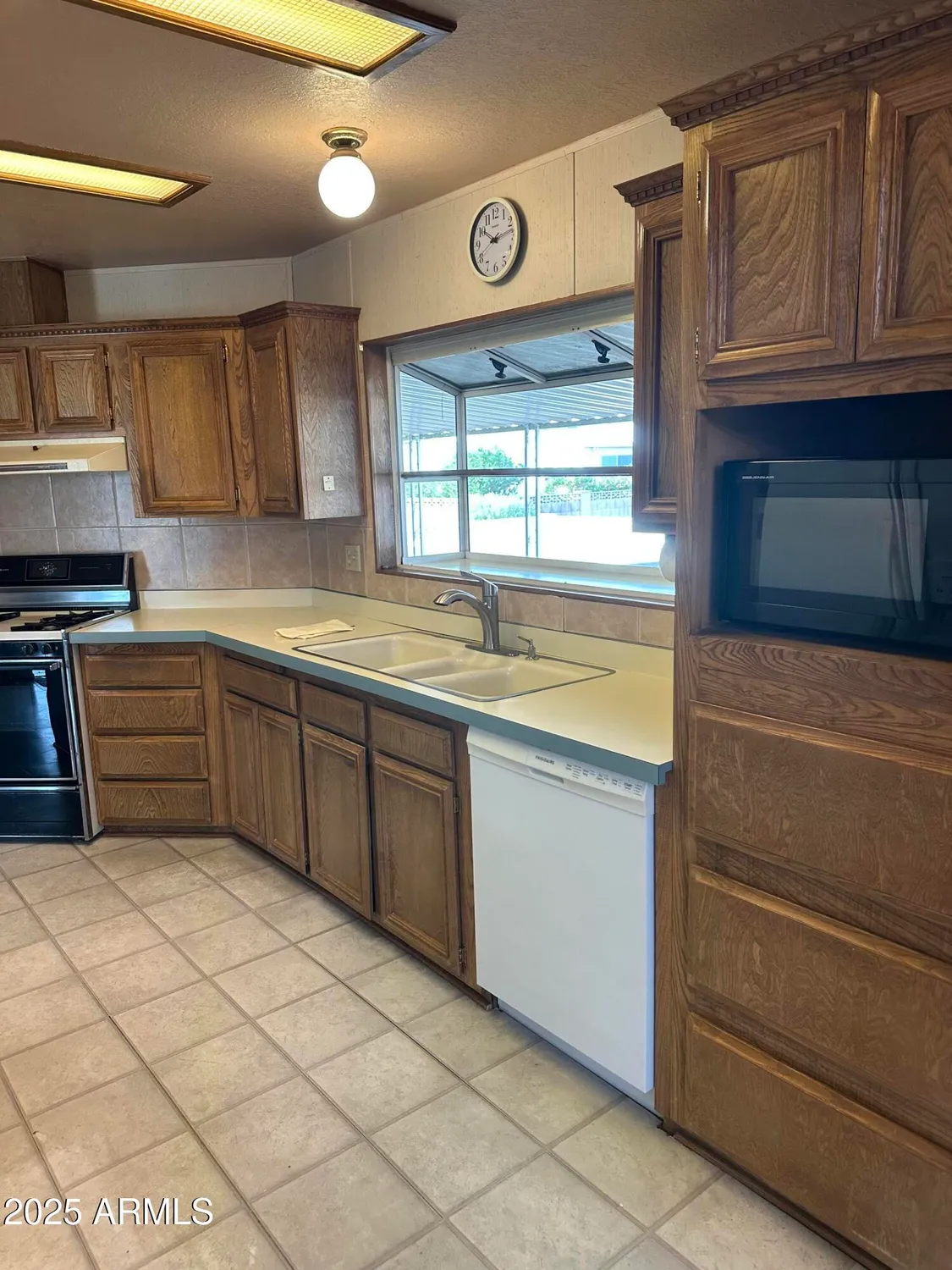 Property Slideshow image 9 of 47 | 25424 s ohio ct, Sun Lakes, AZ, 85248