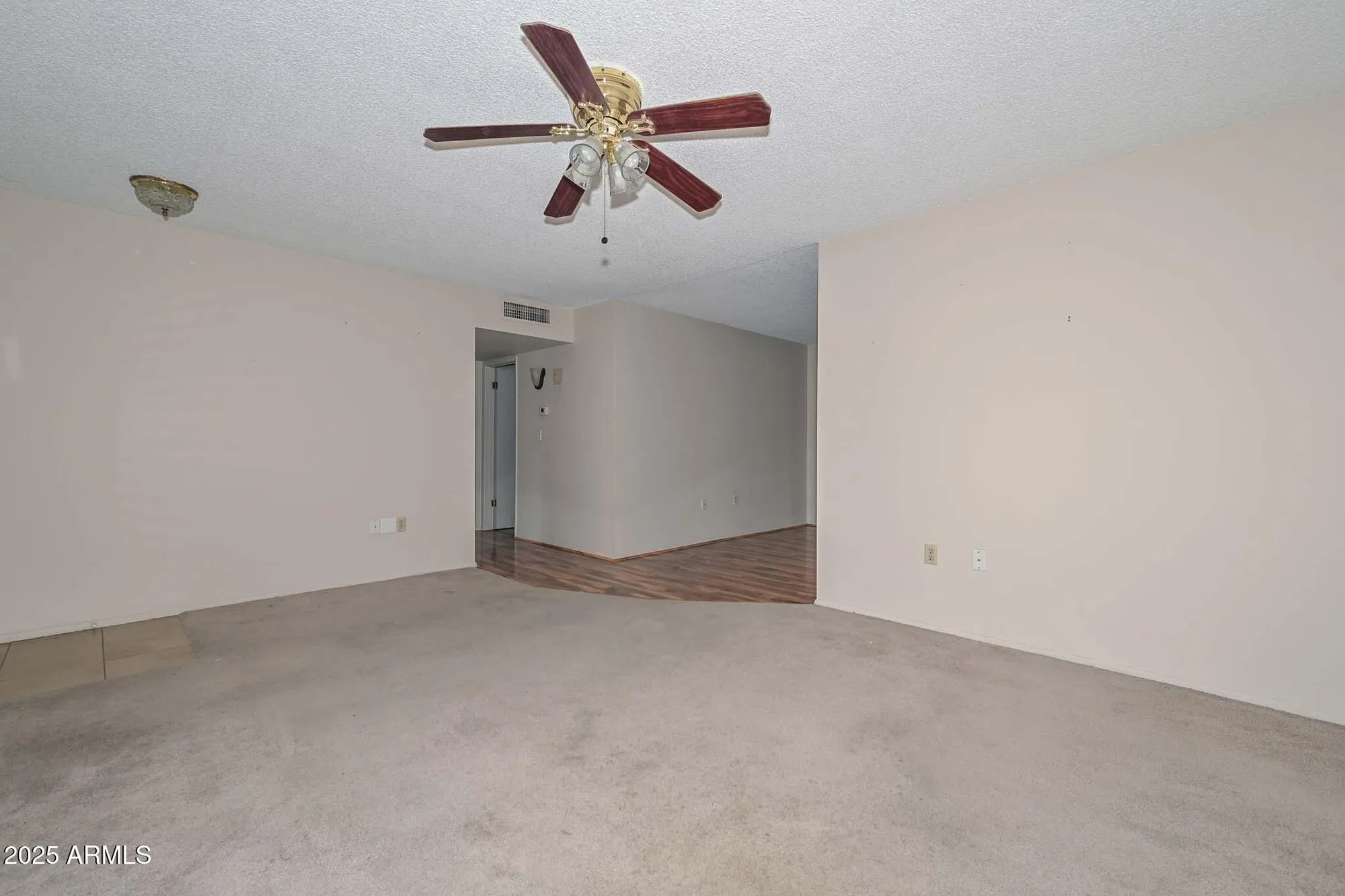 Property Slideshow image 4 of 34 | 10643 w roundelay cir, Sun City, AZ, 85351