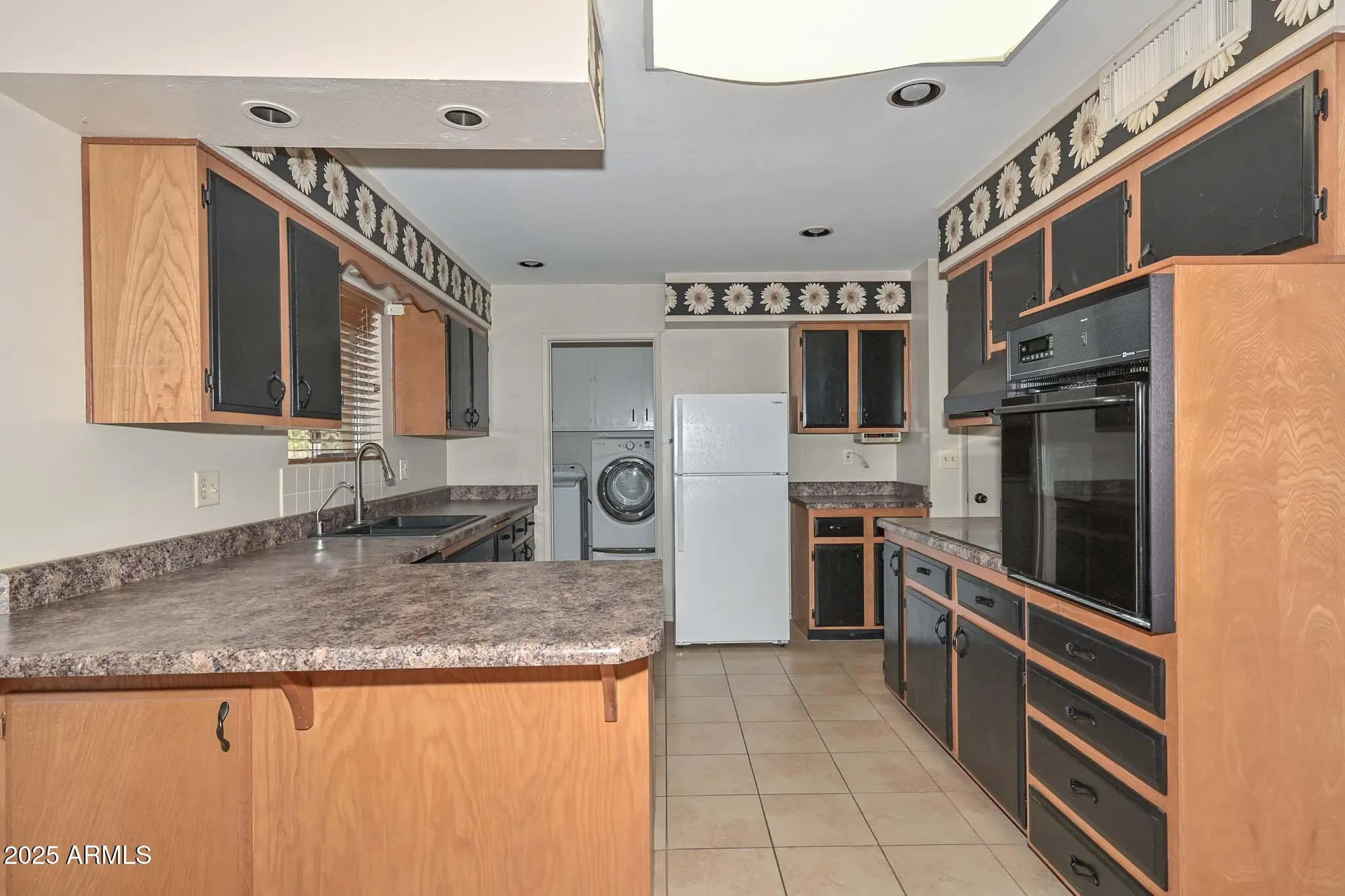 Property Slideshow image 7 of 34 | 10643 w roundelay cir, Sun City, AZ, 85351