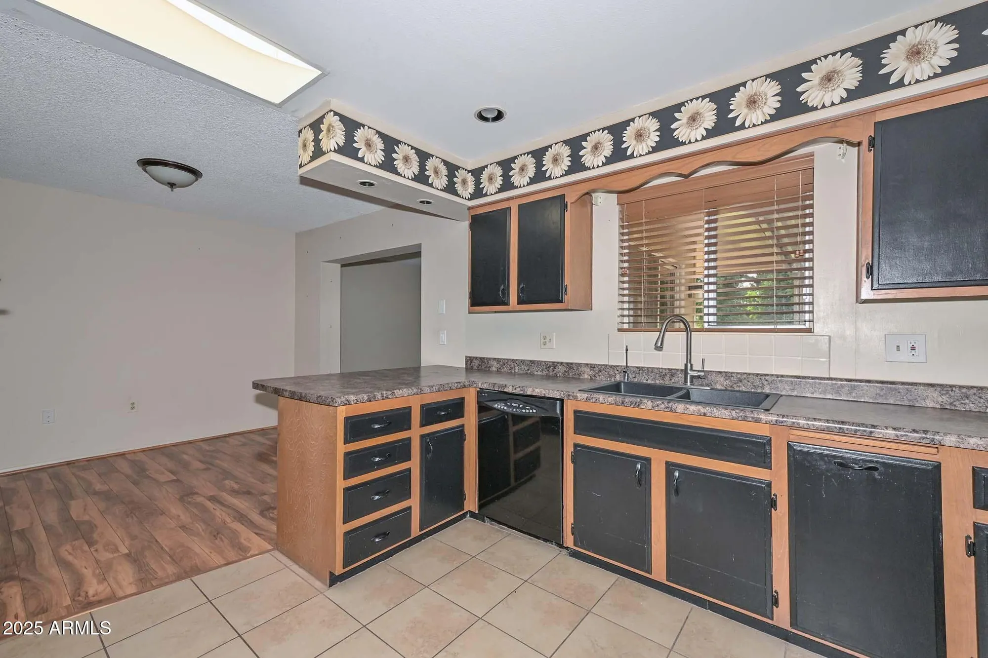 Property Slideshow image 9 of 34 | 10643 w roundelay cir, Sun City, AZ, 85351