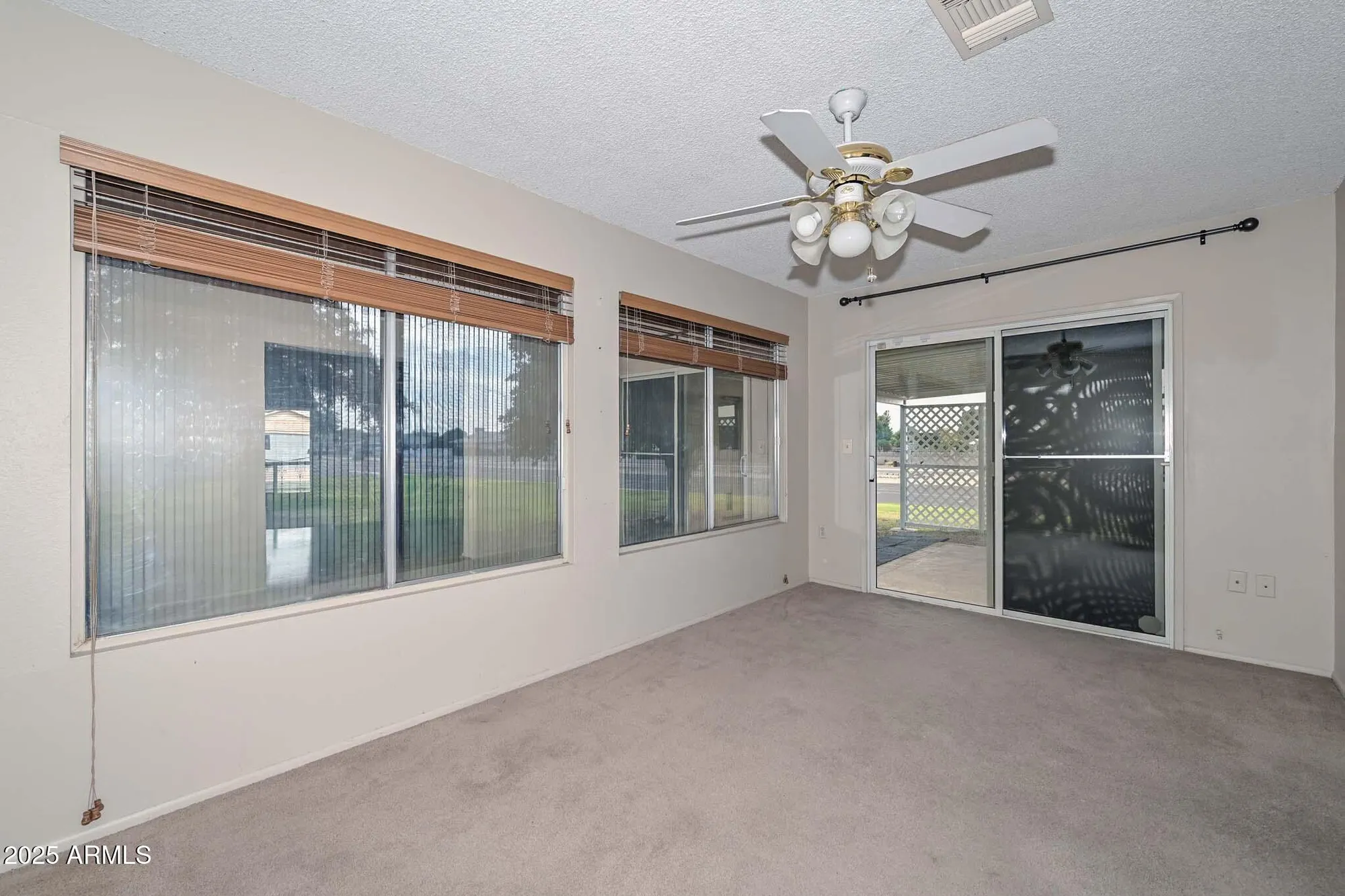 Property Slideshow image 12 of 34 | 10643 w roundelay cir, Sun City, AZ, 85351