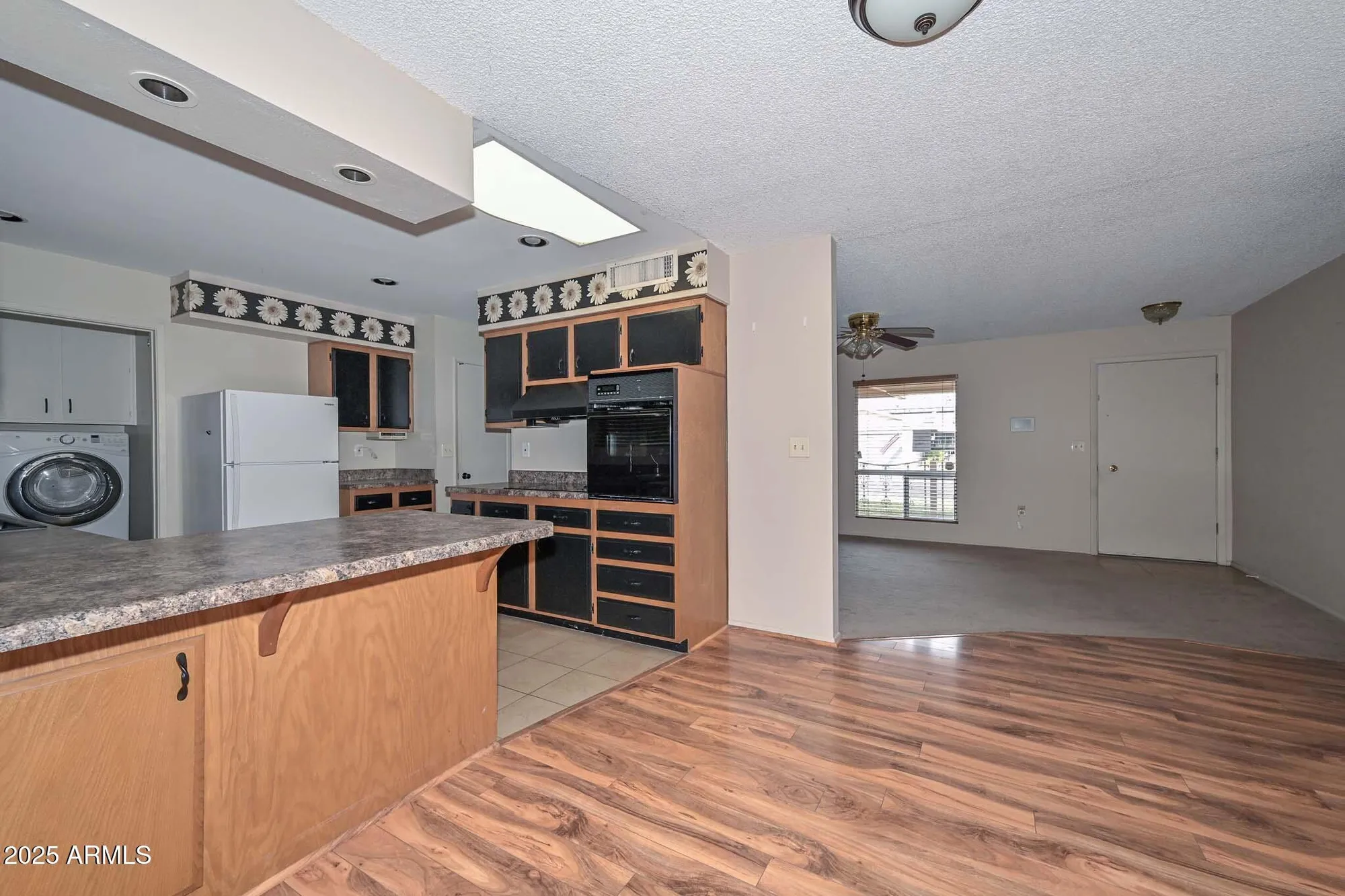 Property Slideshow image 14 of 34 | 10643 w roundelay cir, Sun City, AZ, 85351