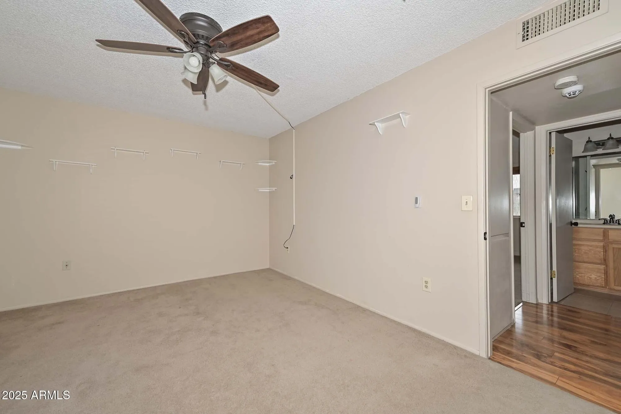 Property Slideshow image 18 of 34 | 10643 w roundelay cir, Sun City, AZ, 85351