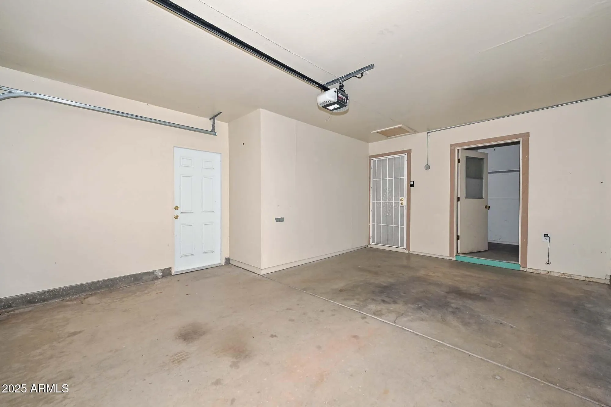 Property Slideshow image 28 of 34 | 10643 w roundelay cir, Sun City, AZ, 85351