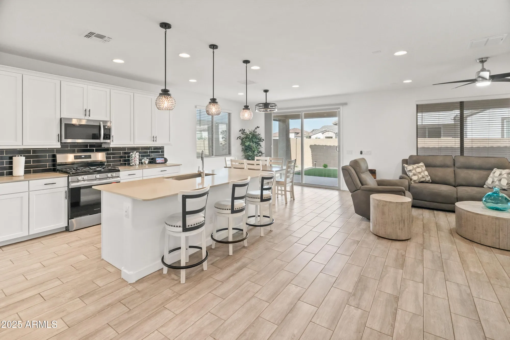 Property Slideshow image 16 of 67 | 25116 n 173rd ln, Surprise, AZ, 85387