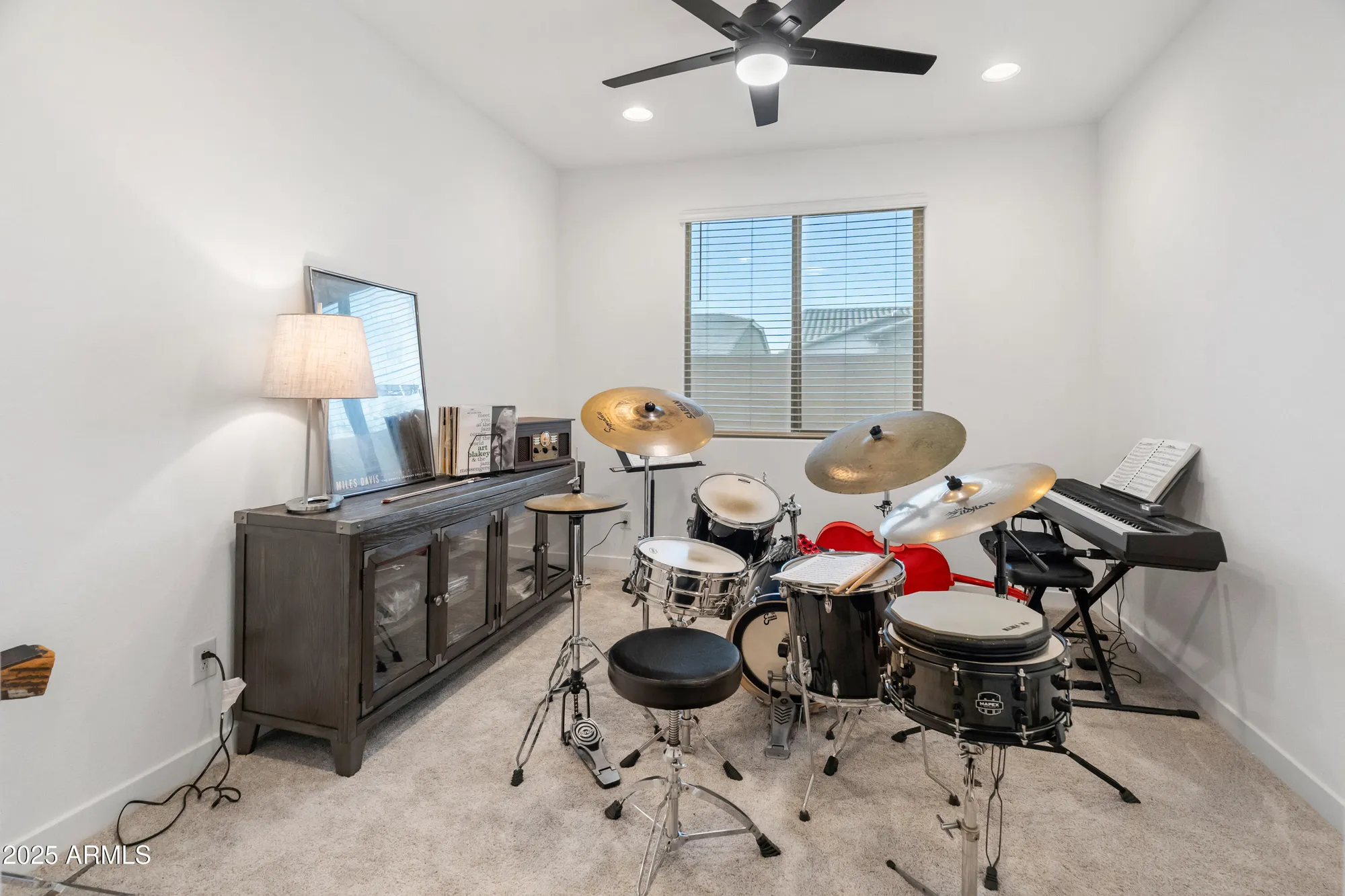Property Slideshow image 13 of 67 | 25116 n 173rd ln, Surprise, AZ, 85387