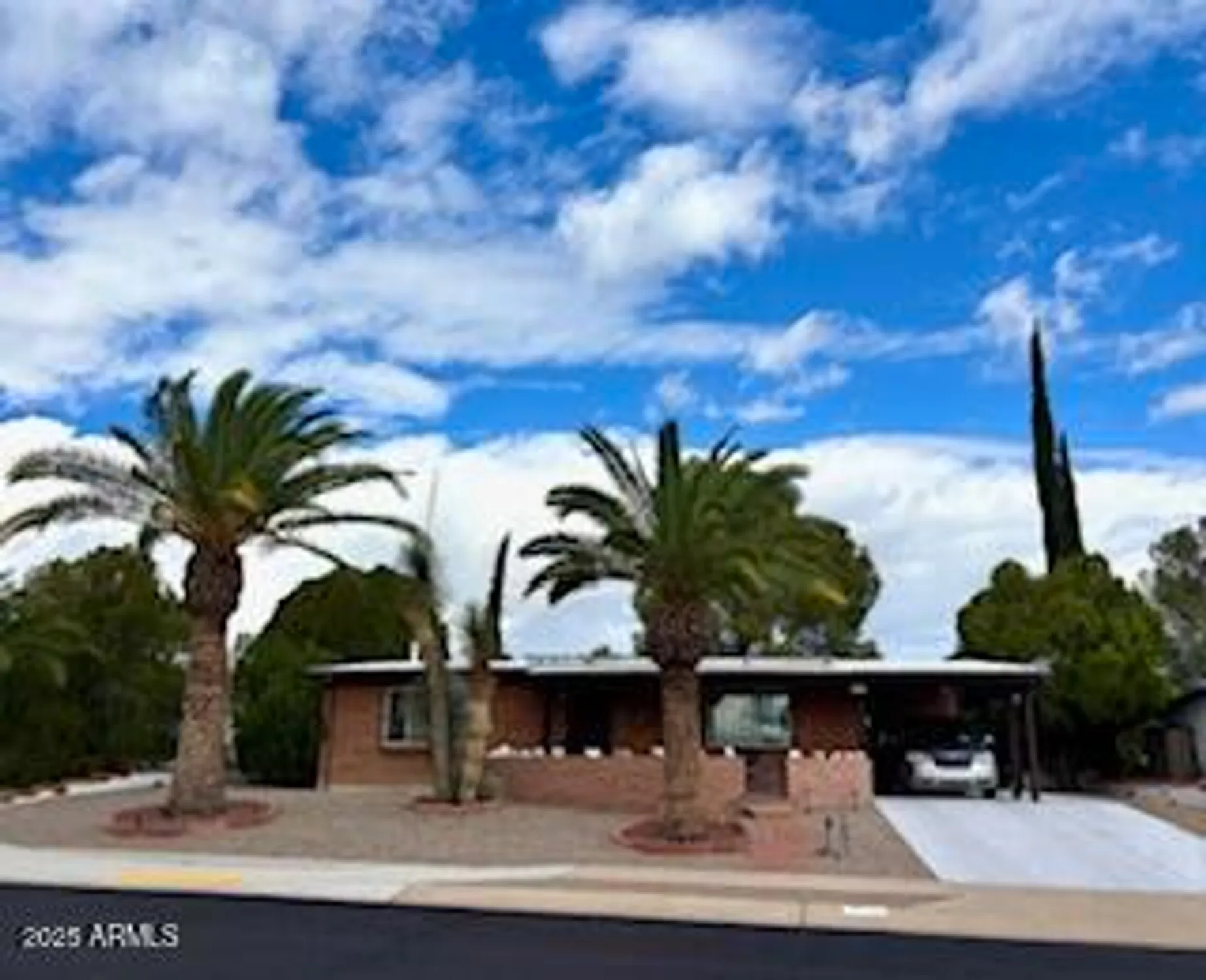Property Slideshow image 1 of 48 | 91 e los mangos, Green Valley, AZ, 85614