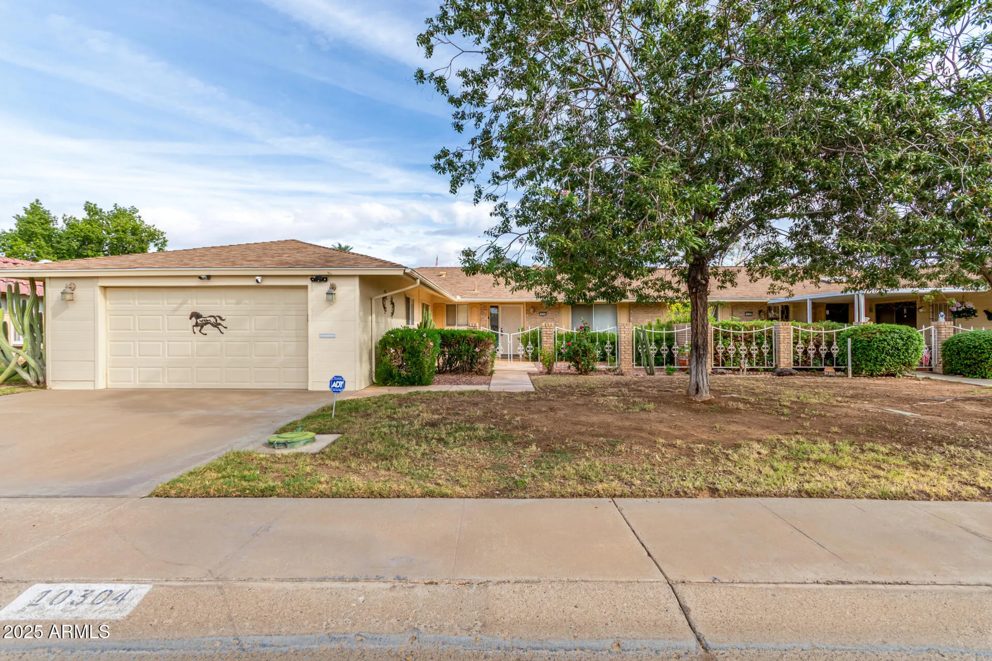 Property Slideshow image 1 of 36 | 10304 w kingswood cir, Sun City, AZ, 85351