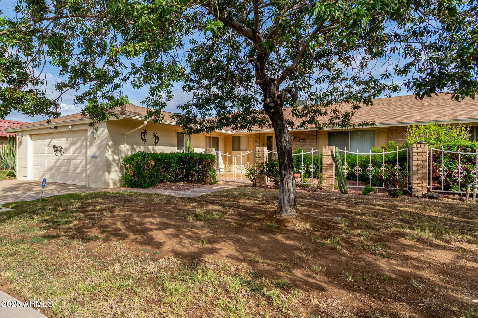 Property Slideshow image 3 of 36 | 10304 w kingswood cir, Sun City, AZ, 85351