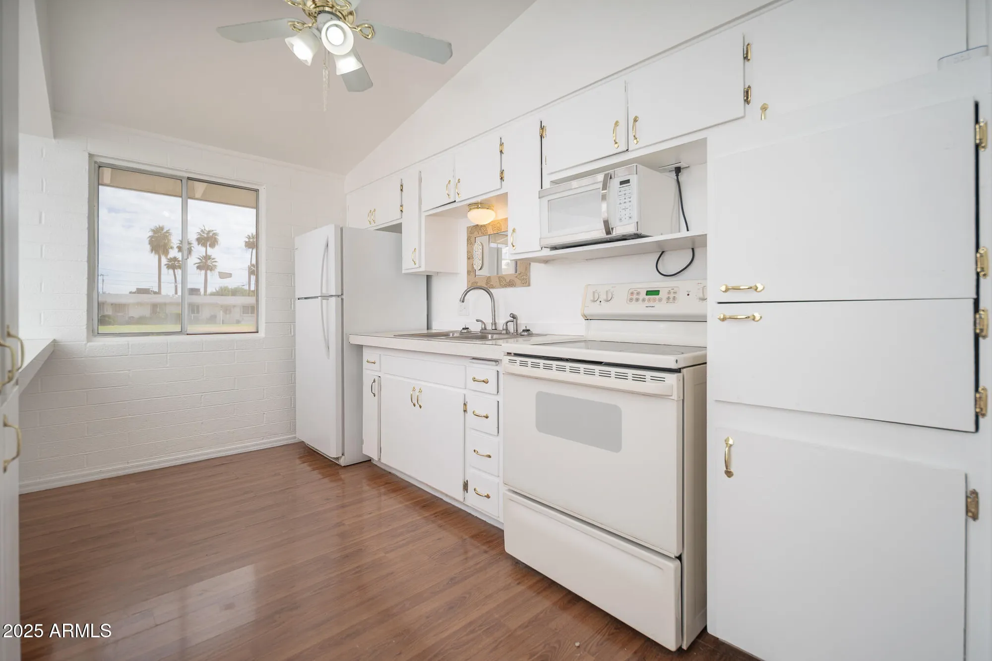 Property Slideshow image 4 of 28 | 10620 w oakmont dr, Sun City, AZ, 85351