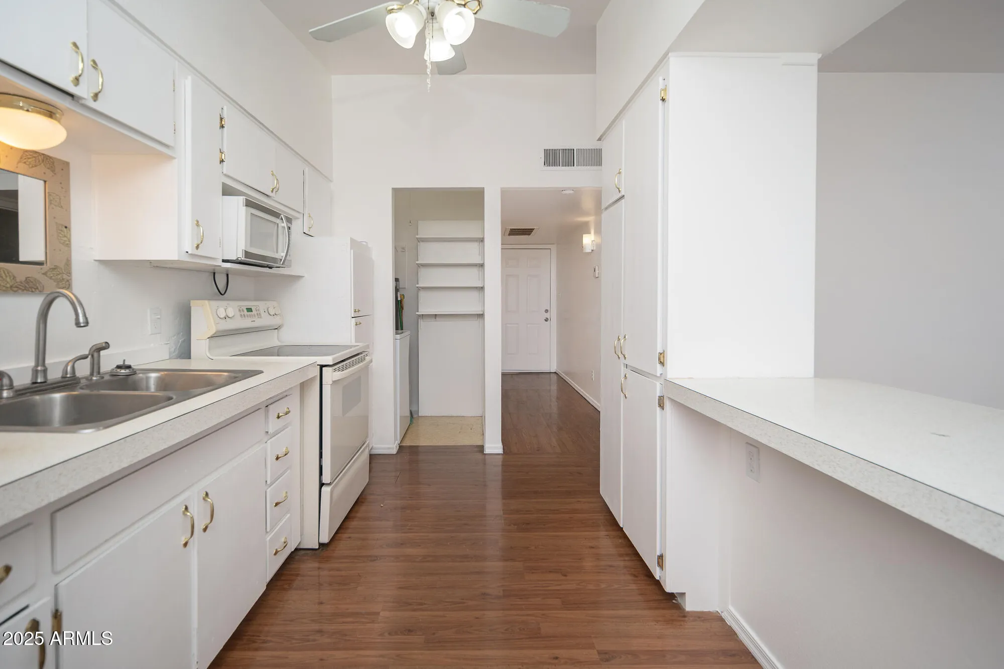 Property Slideshow image 6 of 28 | 10620 w oakmont dr, Sun City, AZ, 85351