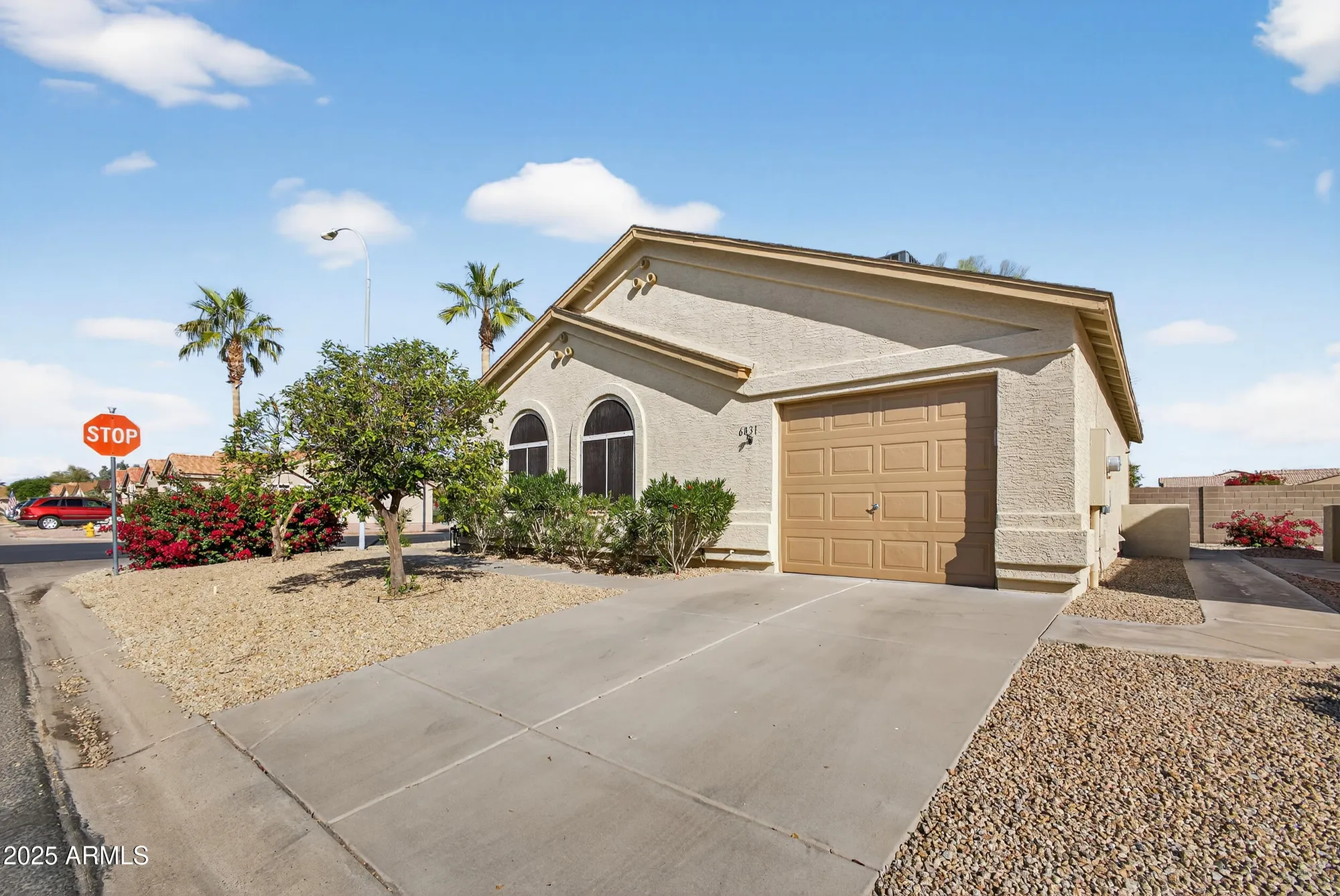 Property Slideshow image 2 of 38 | 6831 s oakmont dr, Chandler, AZ, 85249