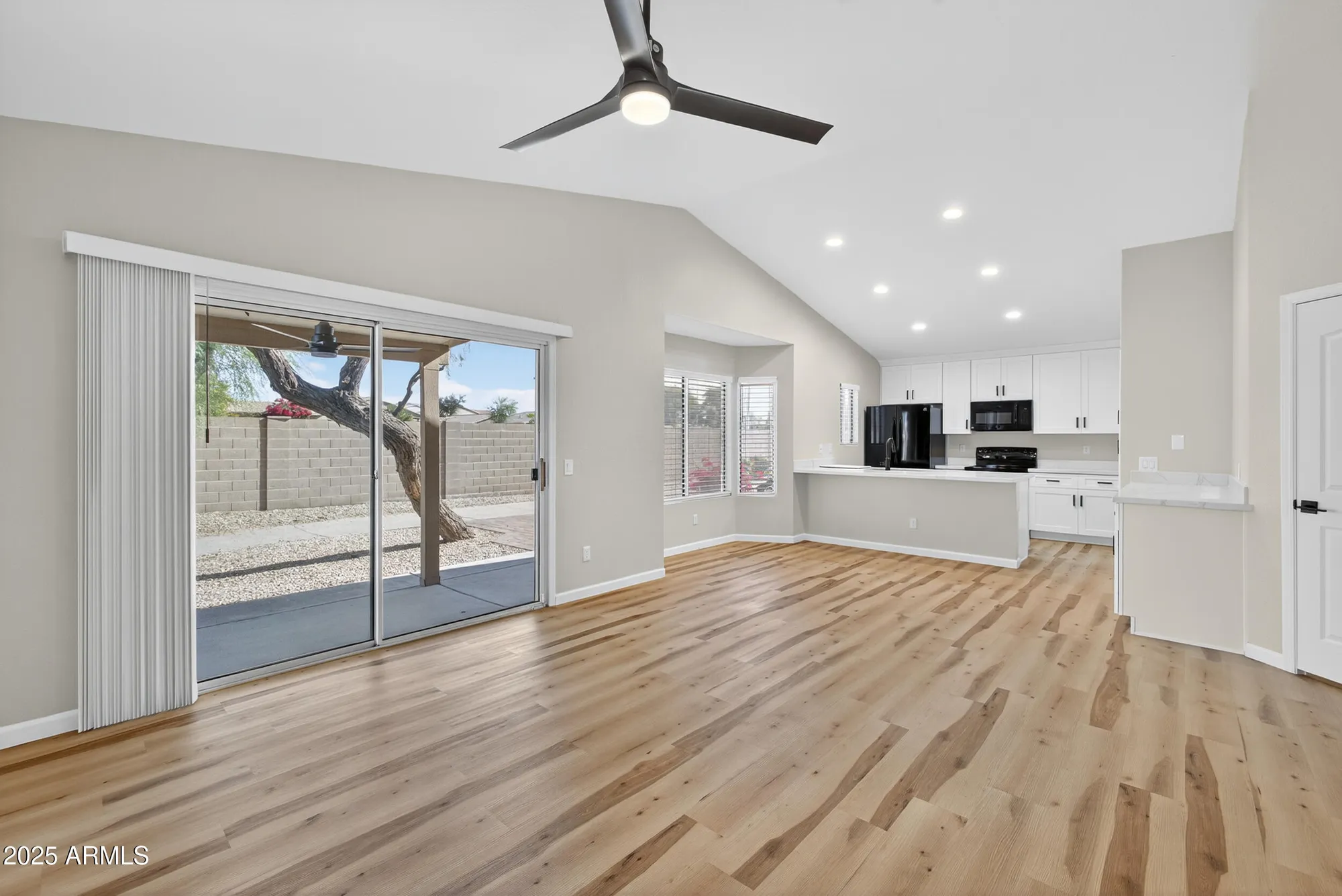 Property Slideshow image 5 of 38 | 6831 s oakmont dr, Chandler, AZ, 85249