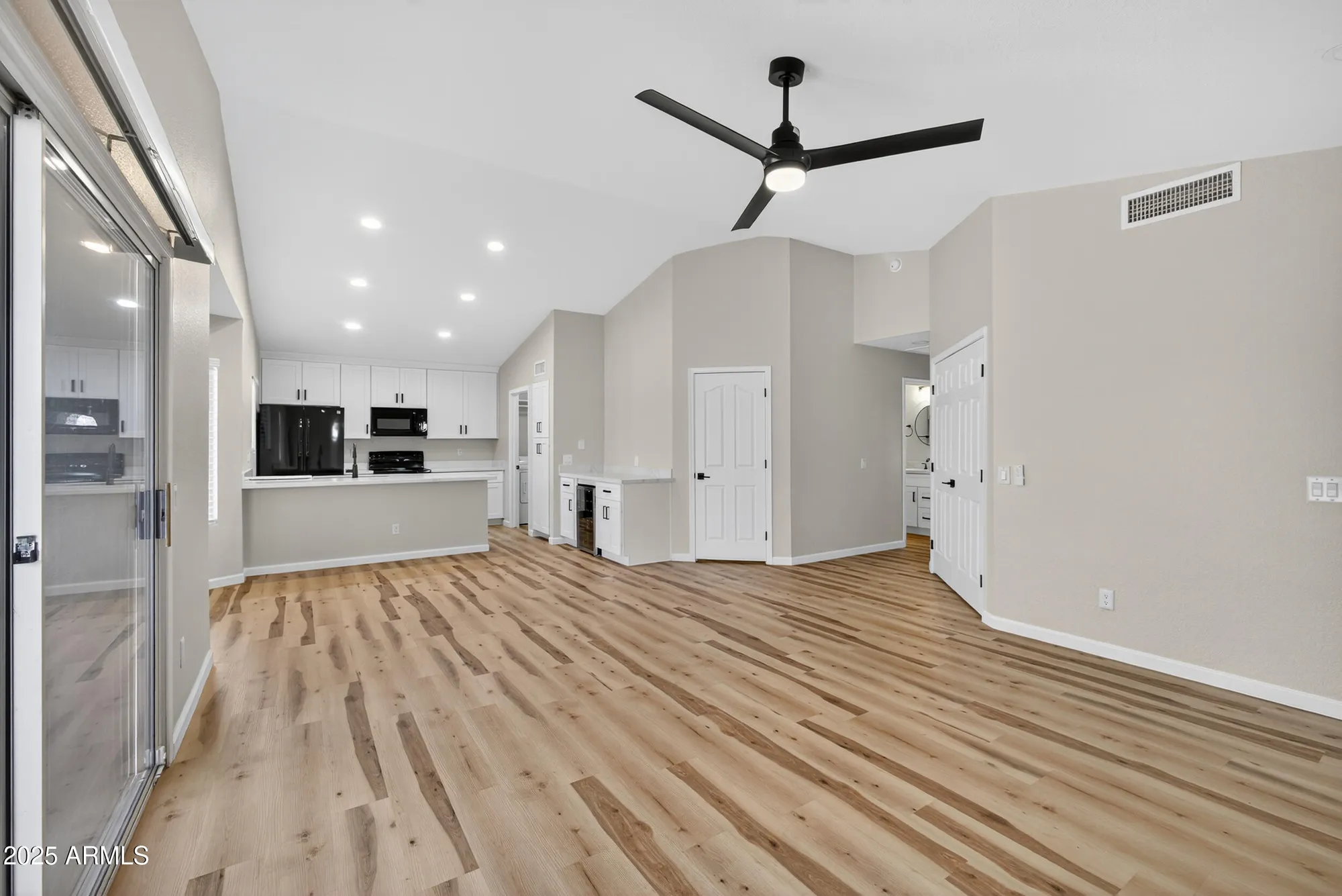 Property Slideshow image 6 of 38 | 6831 s oakmont dr, Chandler, AZ, 85249