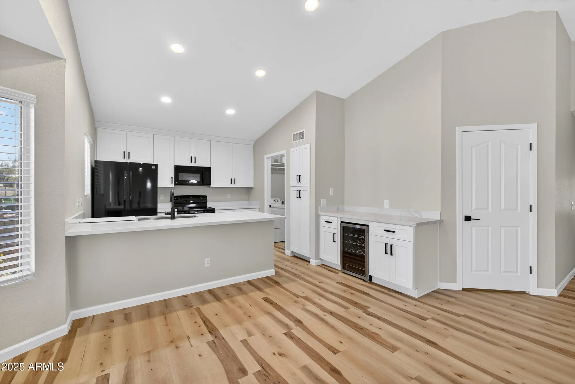 Property Slideshow image 7 of 38 | 6831 s oakmont dr, Chandler, AZ, 85249