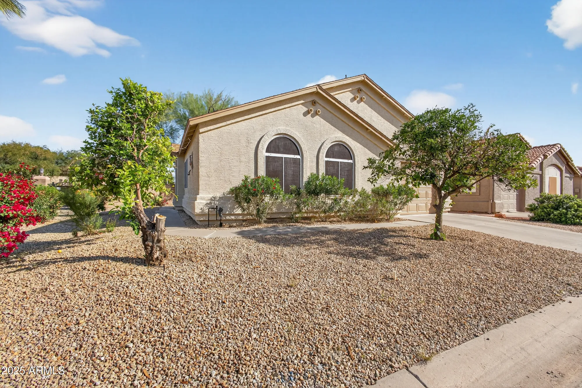 Property Slideshow image 1 of 38 | 6831 s oakmont dr, Chandler, AZ, 85249