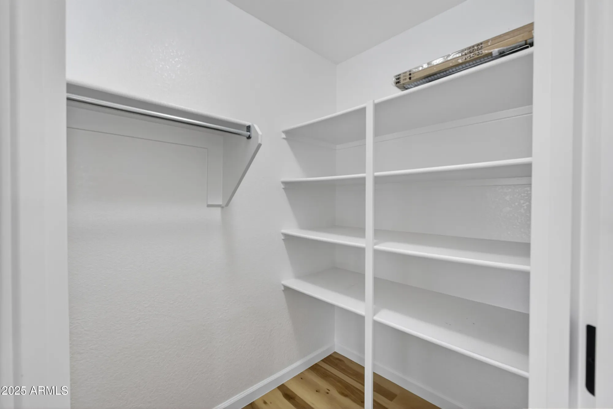 Property Slideshow image 10 of 38 | 6831 s oakmont dr, Chandler, AZ, 85249