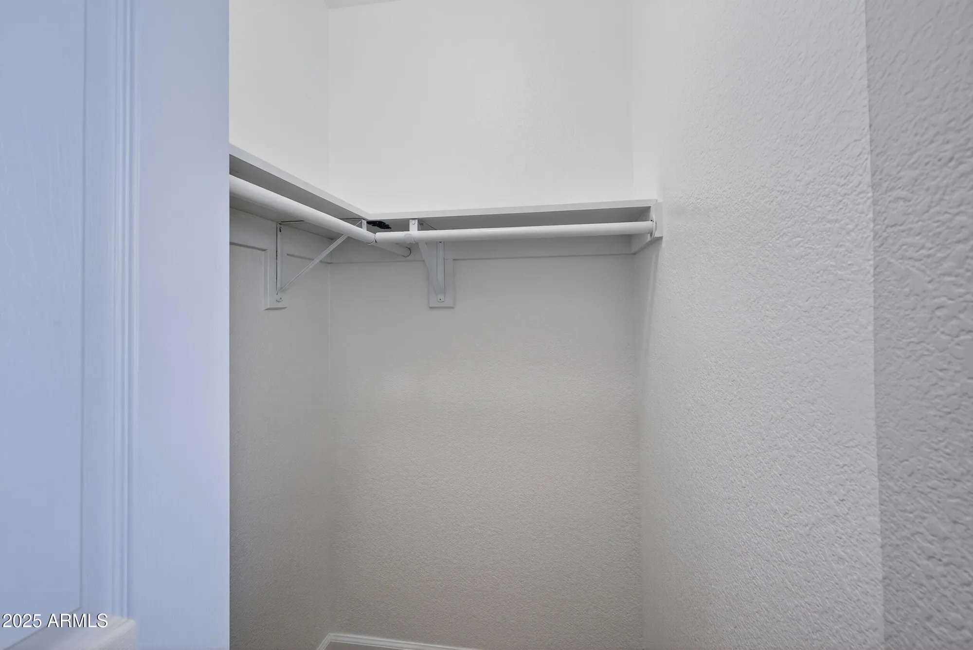 Property Slideshow image 19 of 38 | 6831 s oakmont dr, Chandler, AZ, 85249