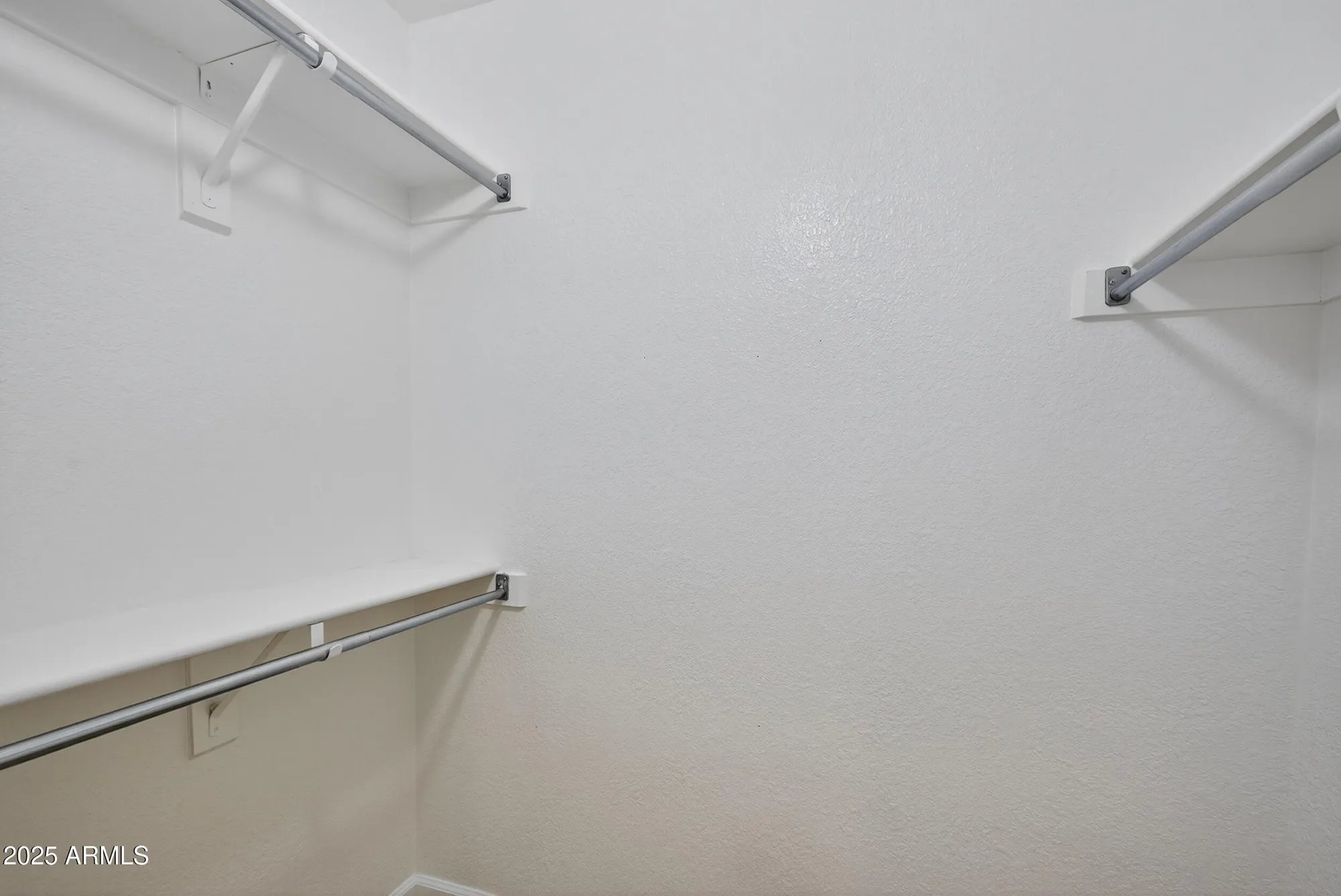 Property Slideshow image 14 of 38 | 6831 s oakmont dr, Chandler, AZ, 85249